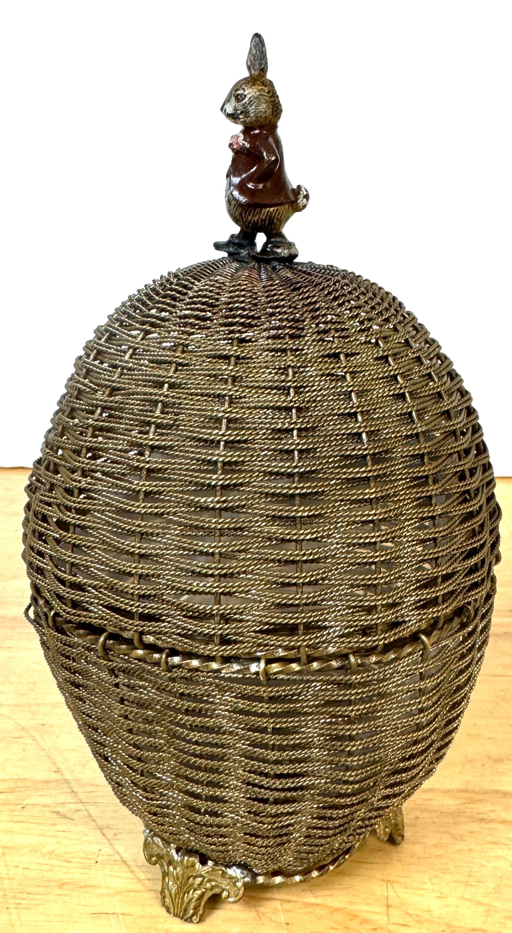 Vienna Woven Bronze Basket Box with Cold-Painted Rabbit, Attributed to Bergman In Good Condition For Sale In West Palm Beach, FL