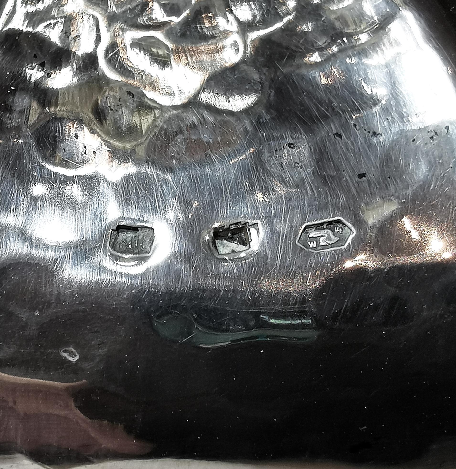 Candelabro viennese Art Déco a 4 luci in argento con decorazioni Martelé, 1930 ca. In condizioni buone in vendita a Vienna, AT