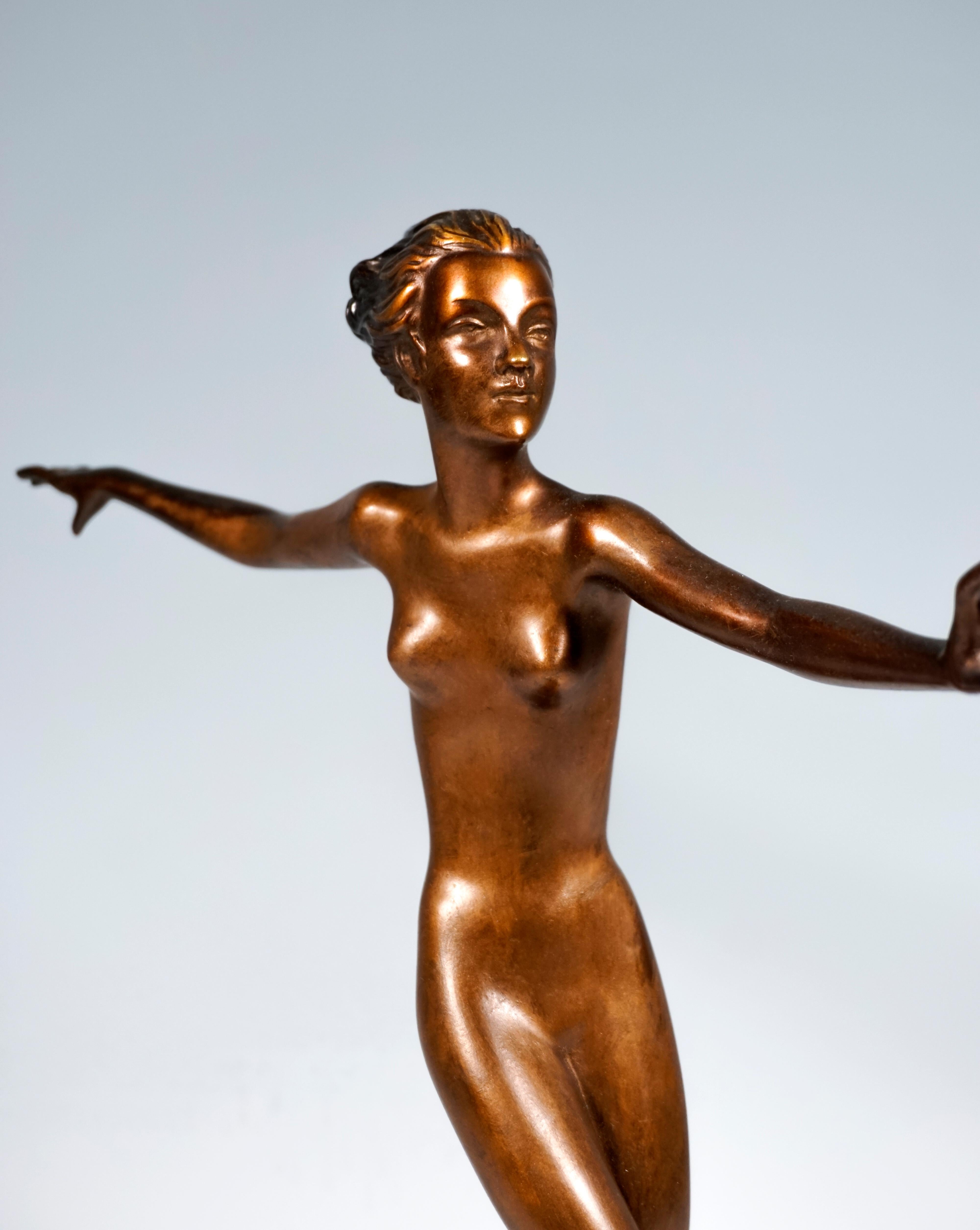Early 20th Century Viennese Art Deco Bronze Dancer by Josef Lorenzl, circa 1915/1920 For Sale
