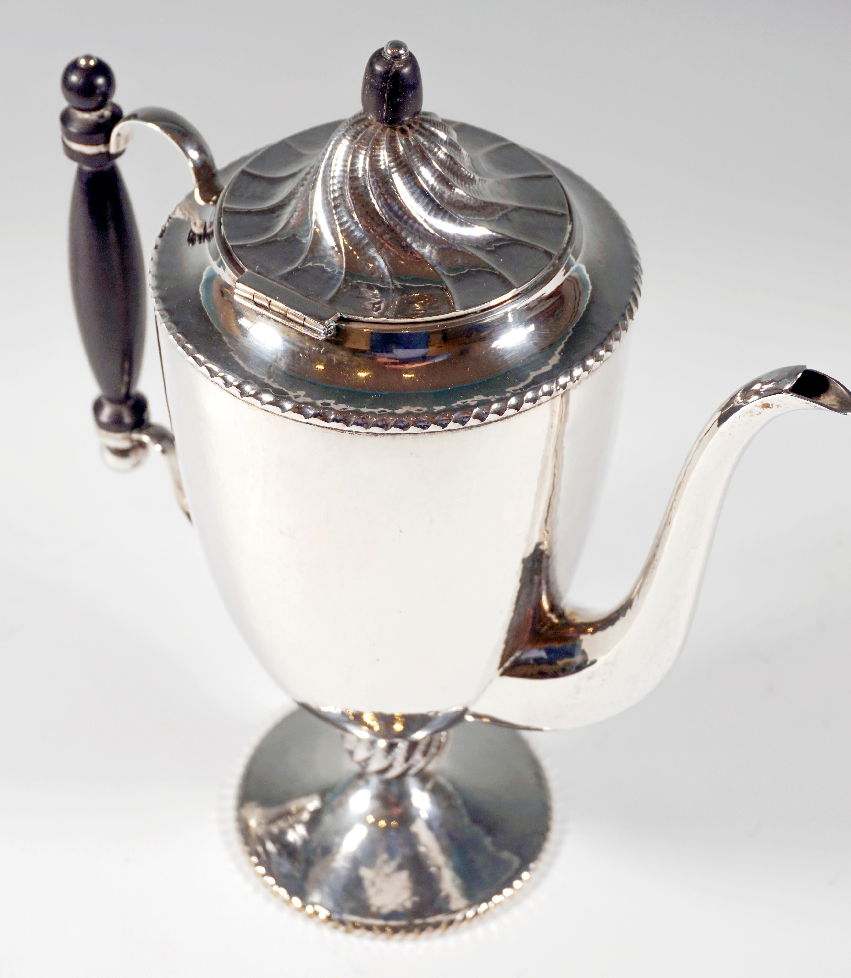 Viennese Art Déco Silver Peche Style Coffee Pot by J.C. Klinkosch, Circa 1920 In Good Condition For Sale In Vienna, AT