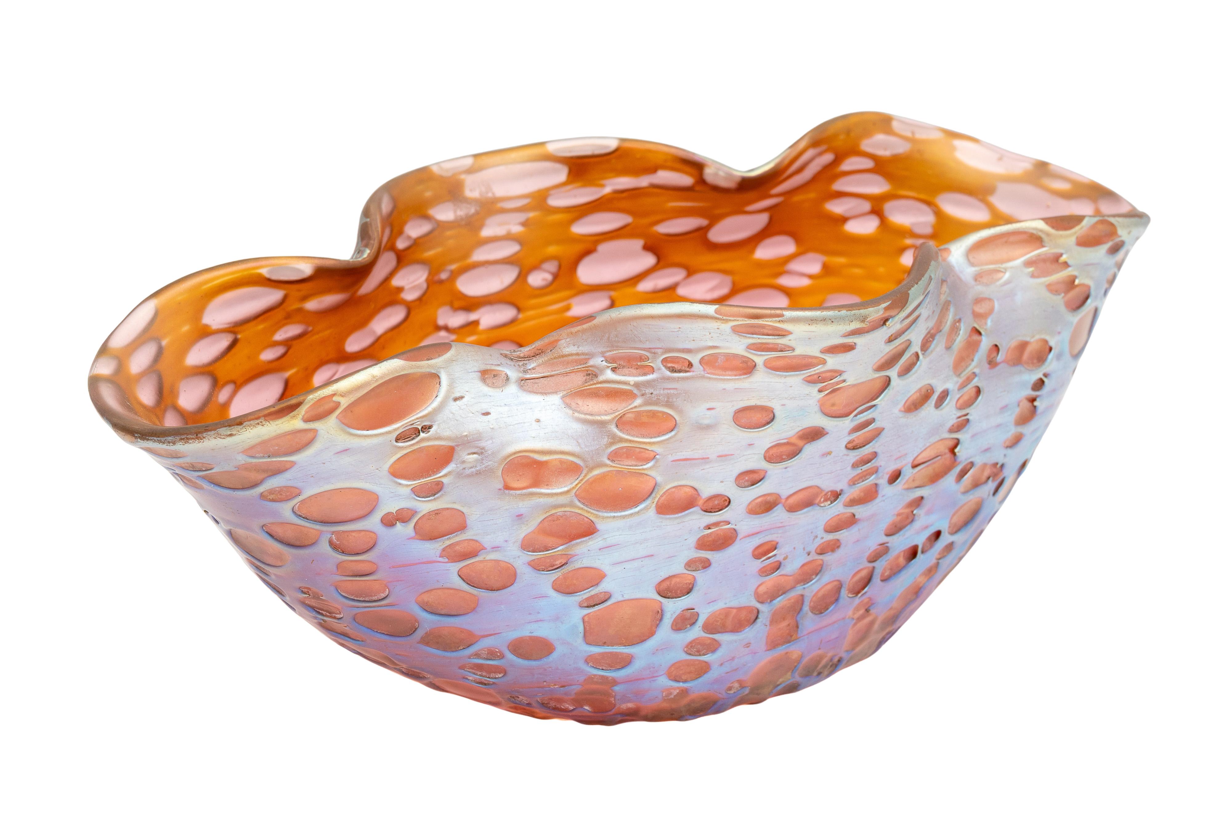 Ciotola viennese in stile Art Nouveau Johann Loetz Witwe con decorazione a orbace, 1900 ca. In condizioni buone in vendita a Klosterneuburg, AT