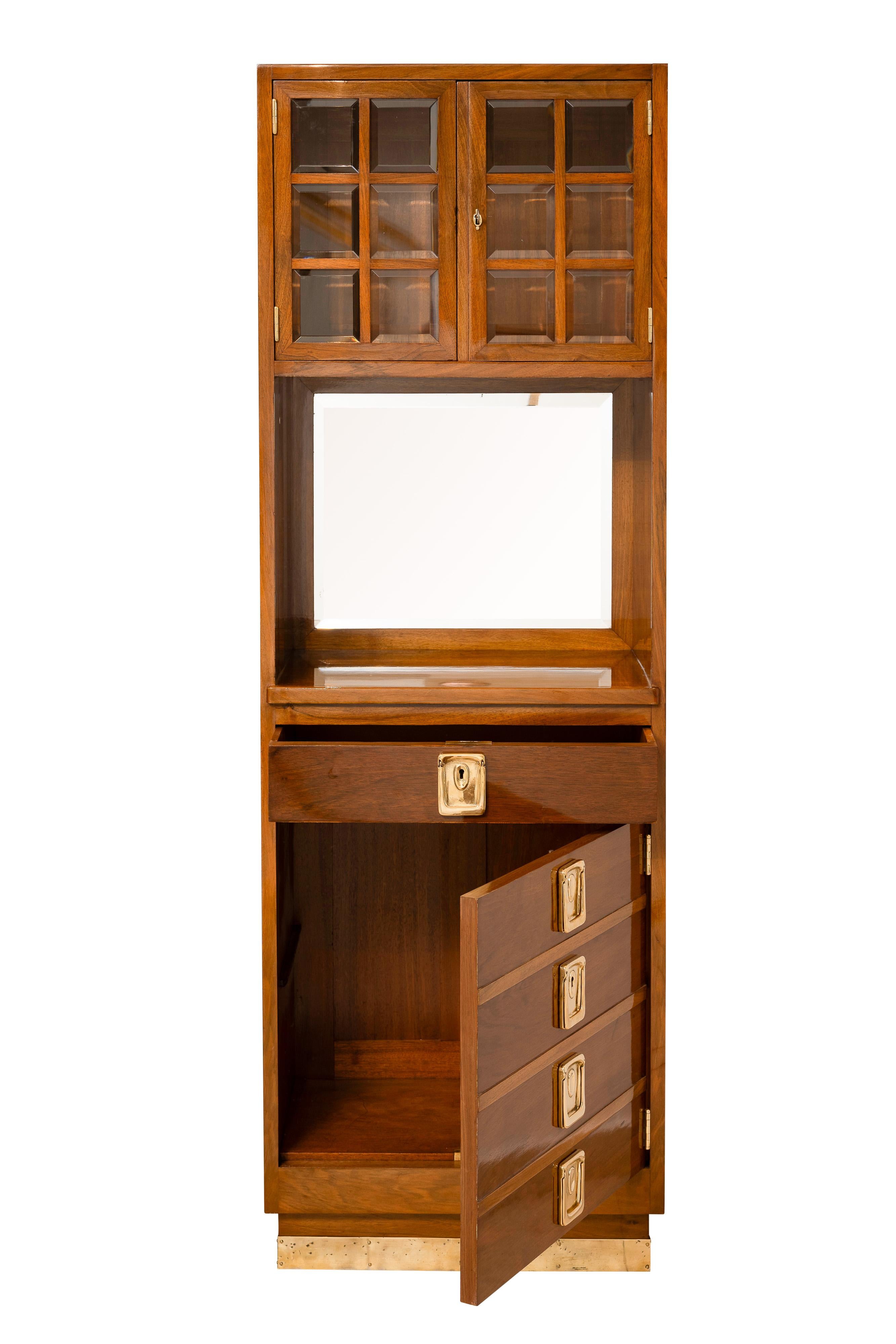 Bib.: Das Interieur 1900, Tafel 19 / Innendekoration, Mein Heim mein Stolz, Bd. 11, 1900, S. 127 / Dekorative Kunst - Illustrierte Zeitschrift für angewandte Kunst, Bd. 6, 1900, S. 470 / Kunst und Kunsthandwerk 1900 Heft 1 / Deutsche Kunst und