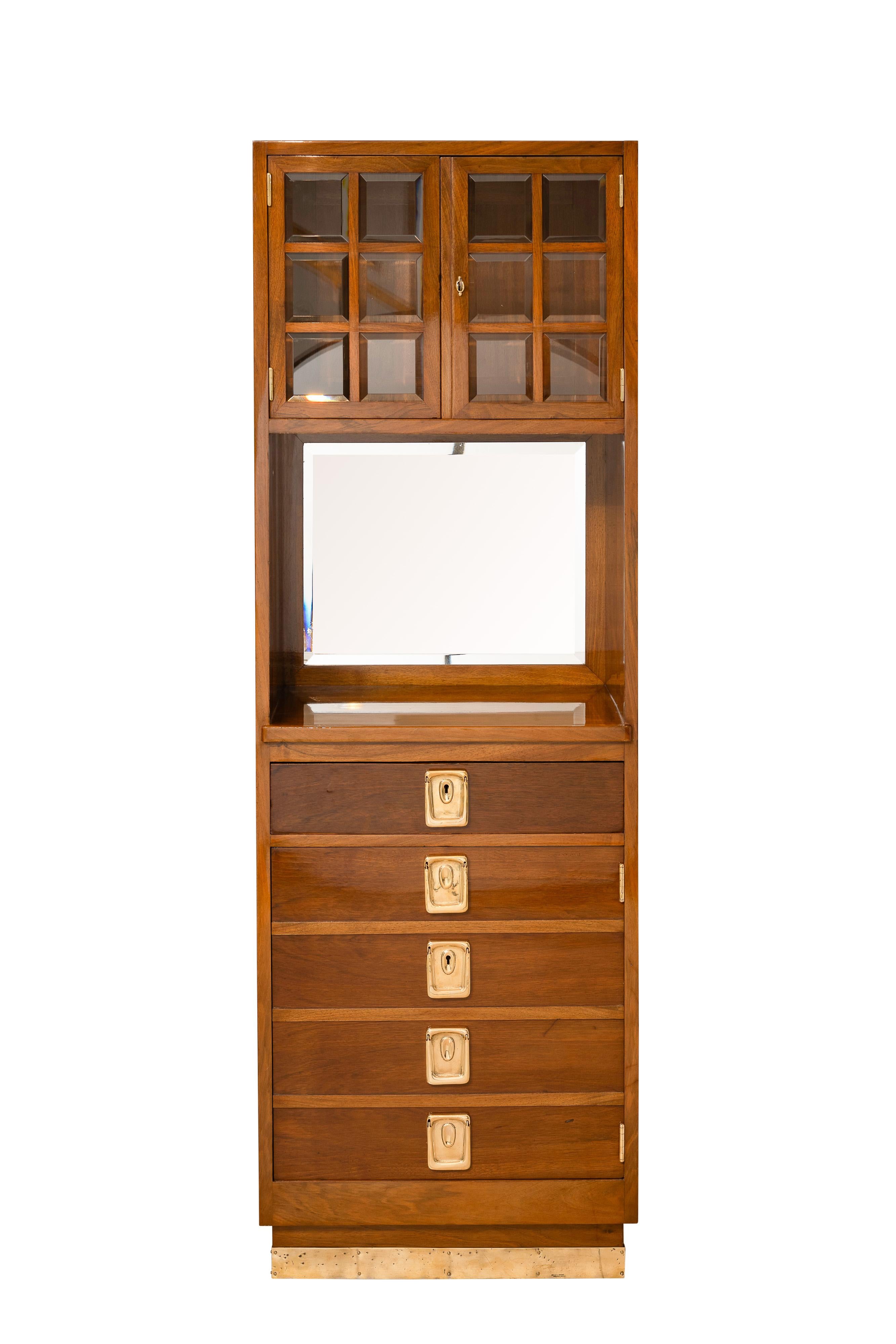 Wiener Jugendstilschrank aus der Schule von Josef Hoffmann ca. 1900 (Facettiert) im Angebot