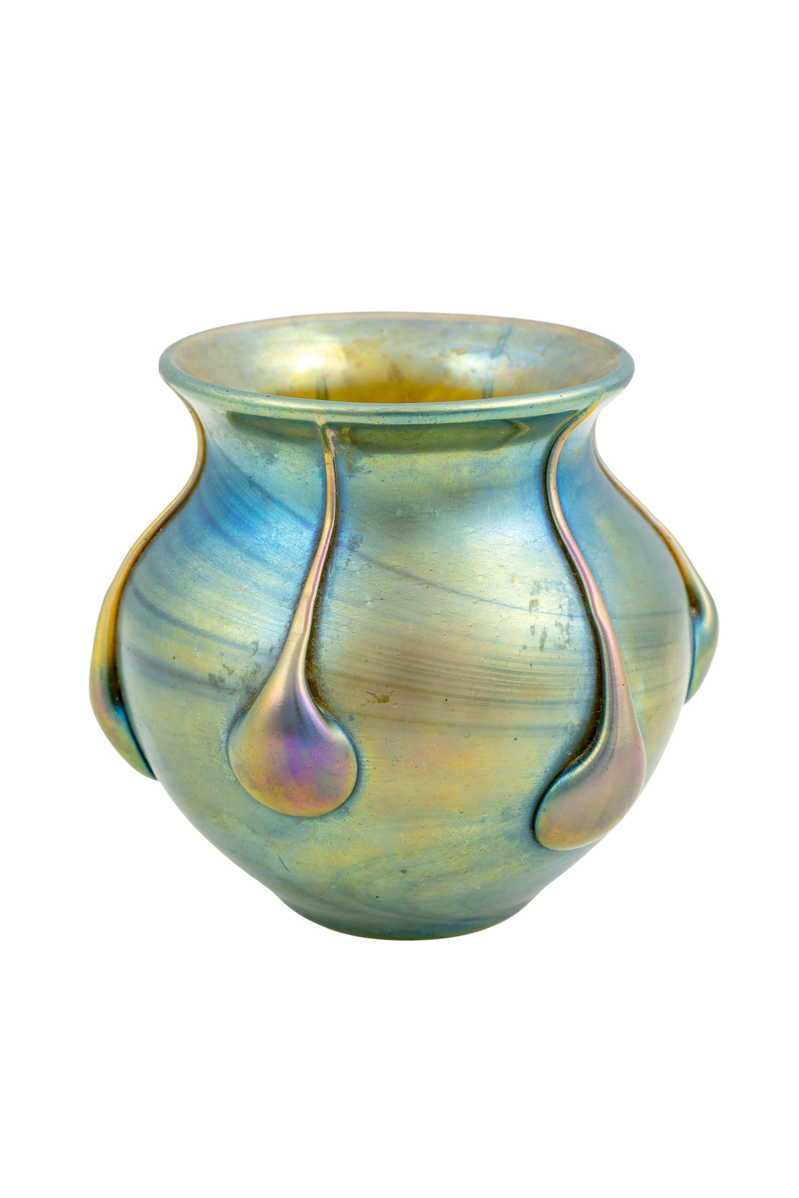 Vaso Art Nouveau viennese Johann Loetz Witwe Dekor Capri 1902 ca. In condizioni buone in vendita a Klosterneuburg, AT