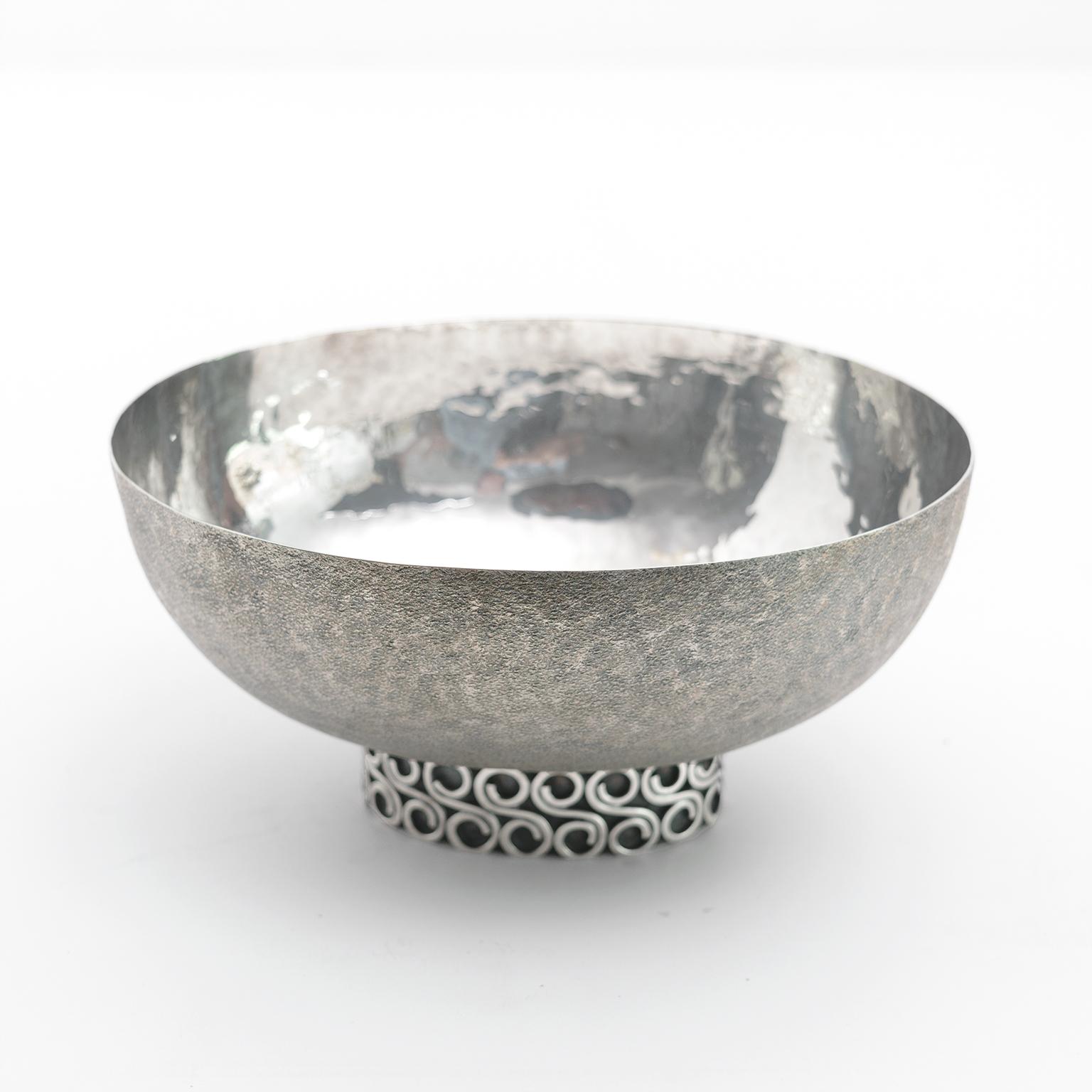 Mid-Century moderno Ciotola con piede in argento sterling viennese, austriaca, della metà del XX secolo in vendita