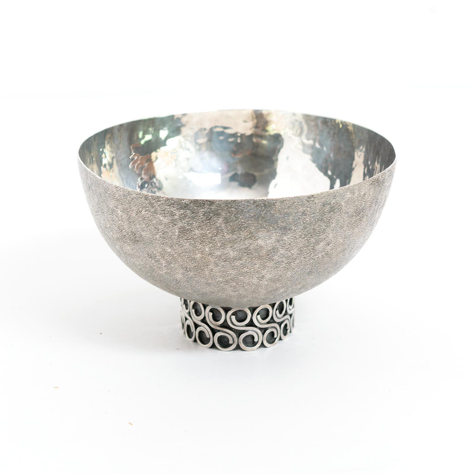 Viennese, Austrian Sterling Silver Crafted Footed Bowl from Mid 20th Century In Good Condition For Sale In New York, NY