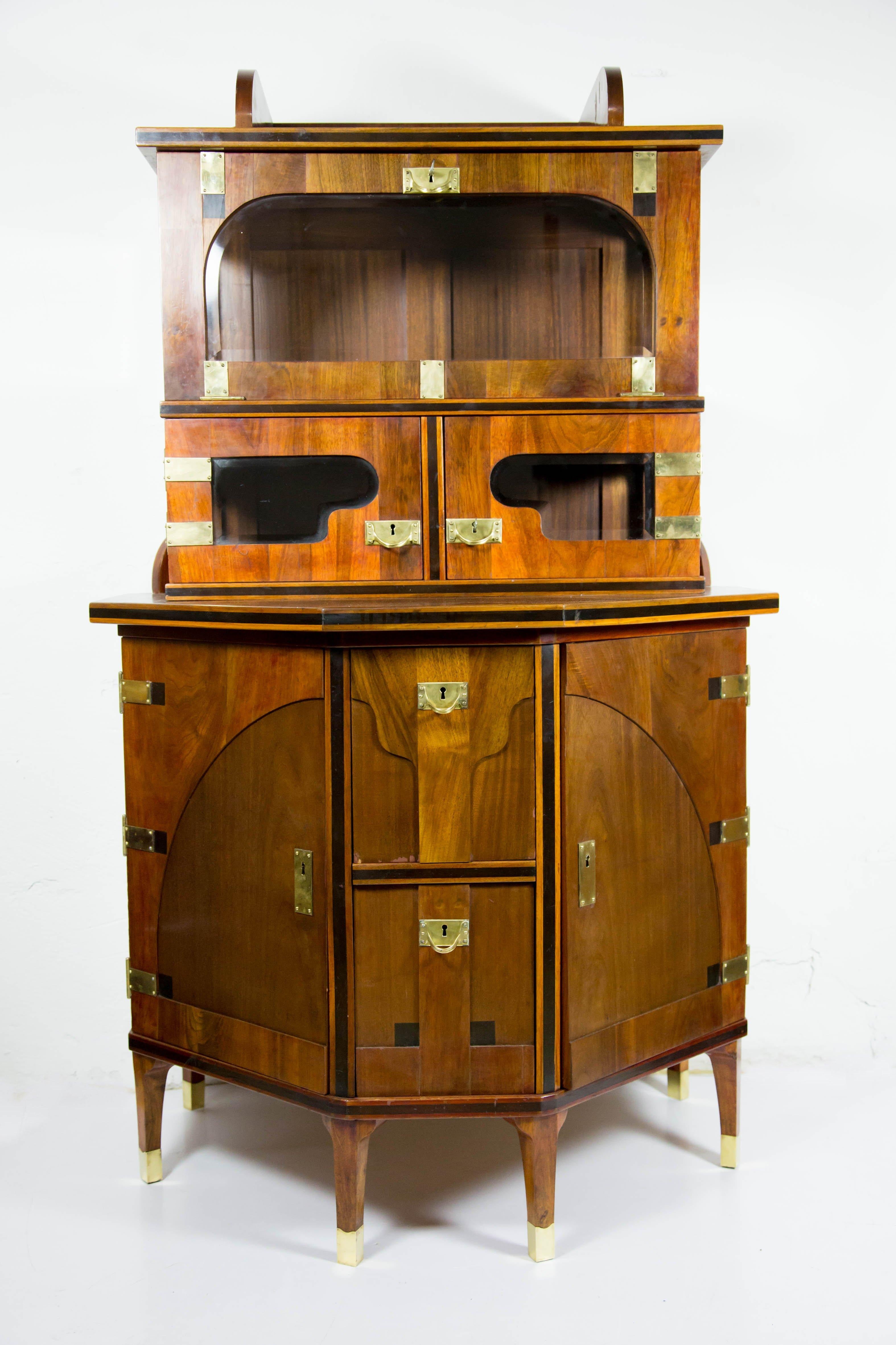 This turn of the century bar/buffet is a rarity from Vienna. It features mahogany veneer, hand polished, original facetted glass windows and polished brass accessories.
This vintage item remains fully functional, but it shows sign of age through