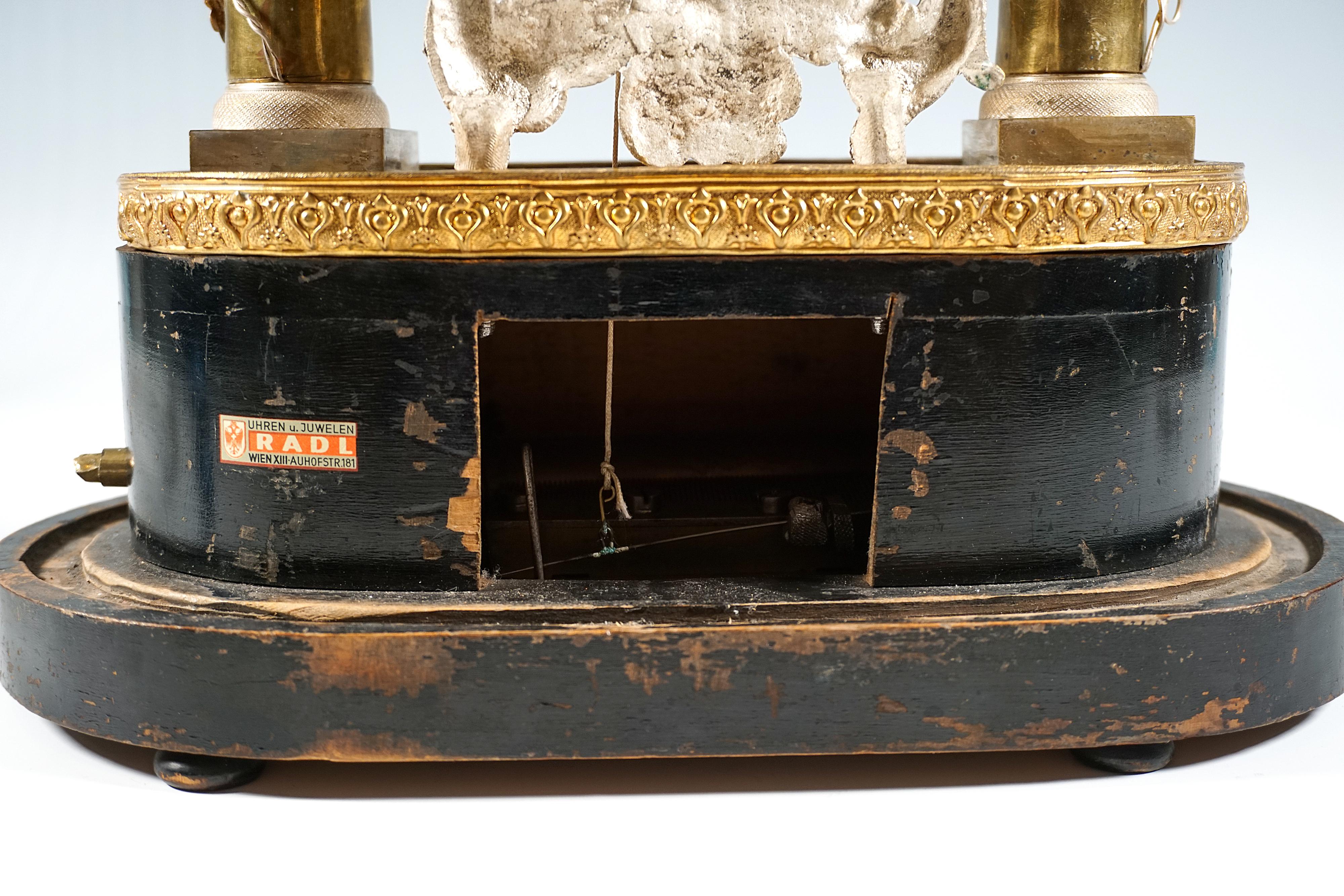 Reloj vienés Biedermeier esqueleto de aniversario con movimiento musical, ca. 1840 Latón