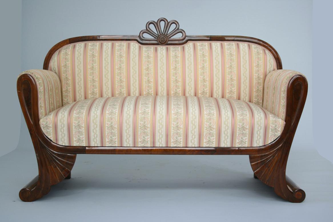 Austrian 19th Century Fine Biedermeier Walnut Sofa. Vienna, c. 1825.