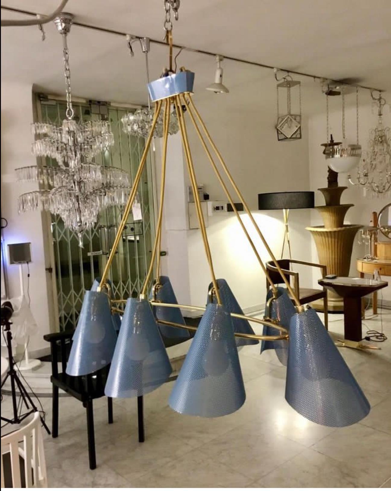 XXI secolo e contemporaneo Lampadario viennese in ottone in stile moderno di metà secolo, Diff. Colori disponibili in vendita