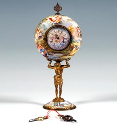 Reloj de sobremesa vienés de bronce esmaltado con Atlas portando la caja, circa 1880