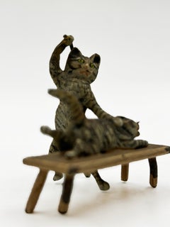 Figürliche Katzengruppe aus Wiener Bronze, von Franz Bergman, um 1900