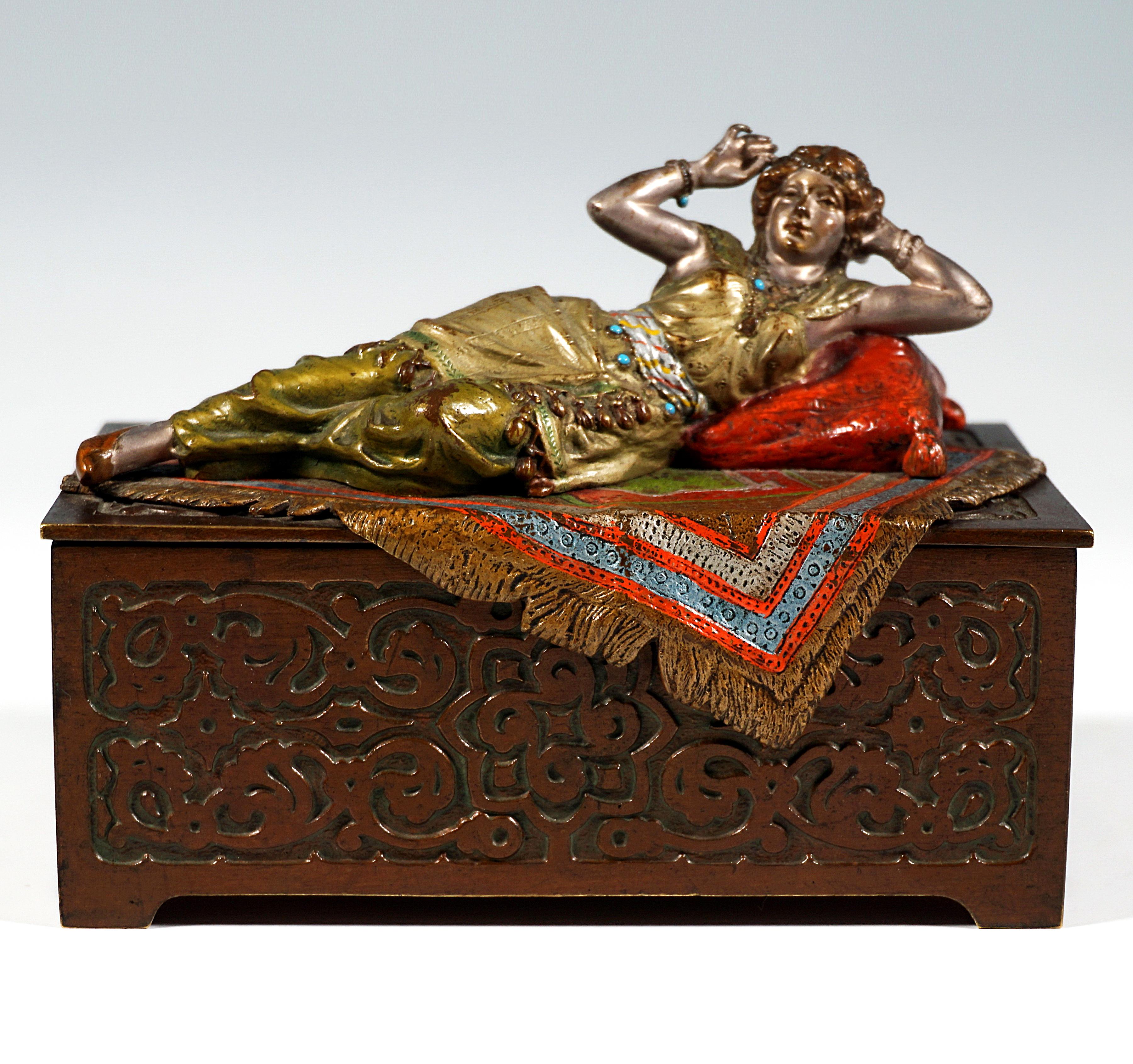 Peint à froid Bronze viennois, beauté orientale sur coffret, par F.X. Bergmann, vers 1910 en vente