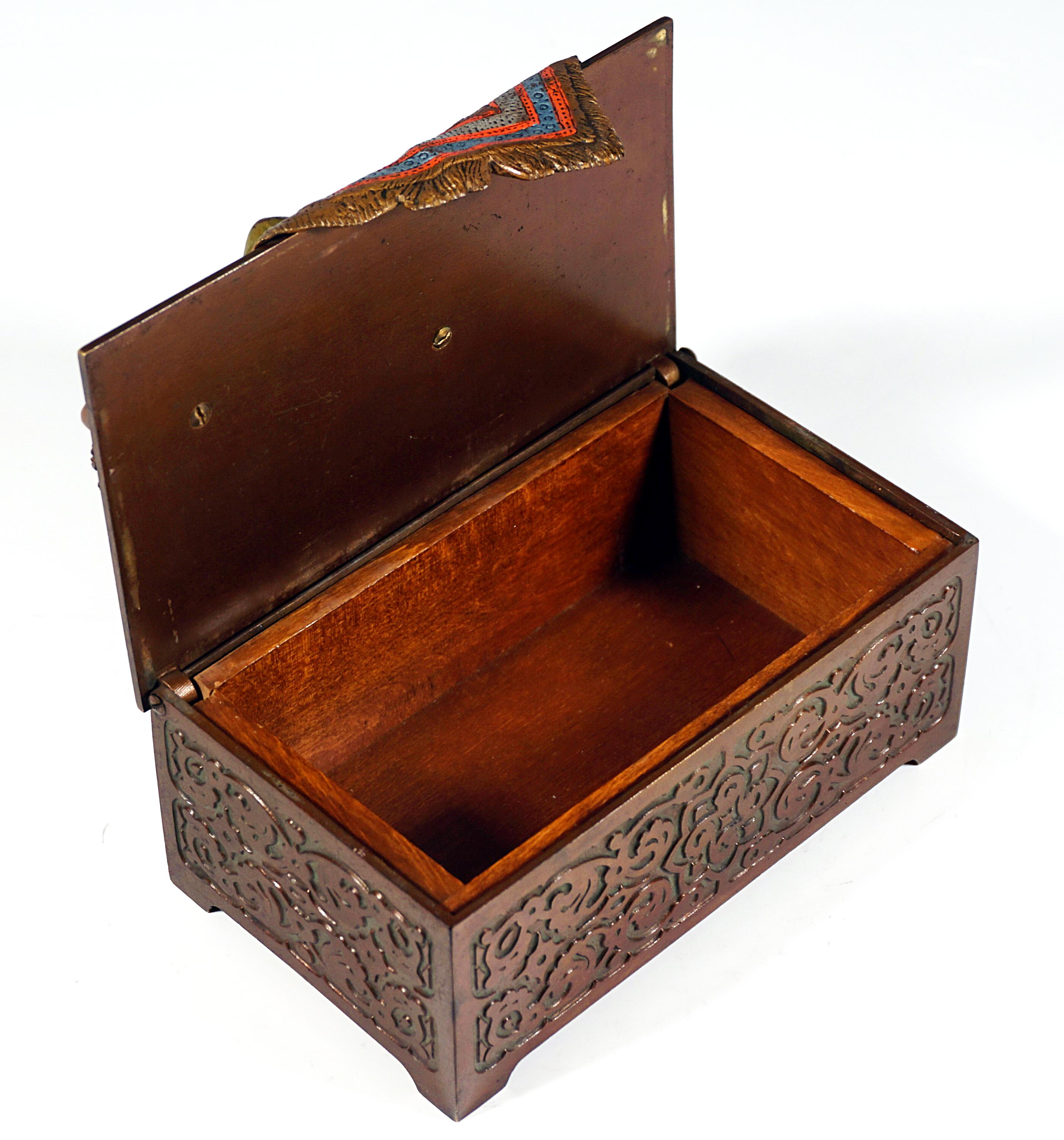 Bronze viennois, beauté orientale sur coffret, par F.X. Bergmann, vers 1910 Bon état - En vente à Vienna, AT