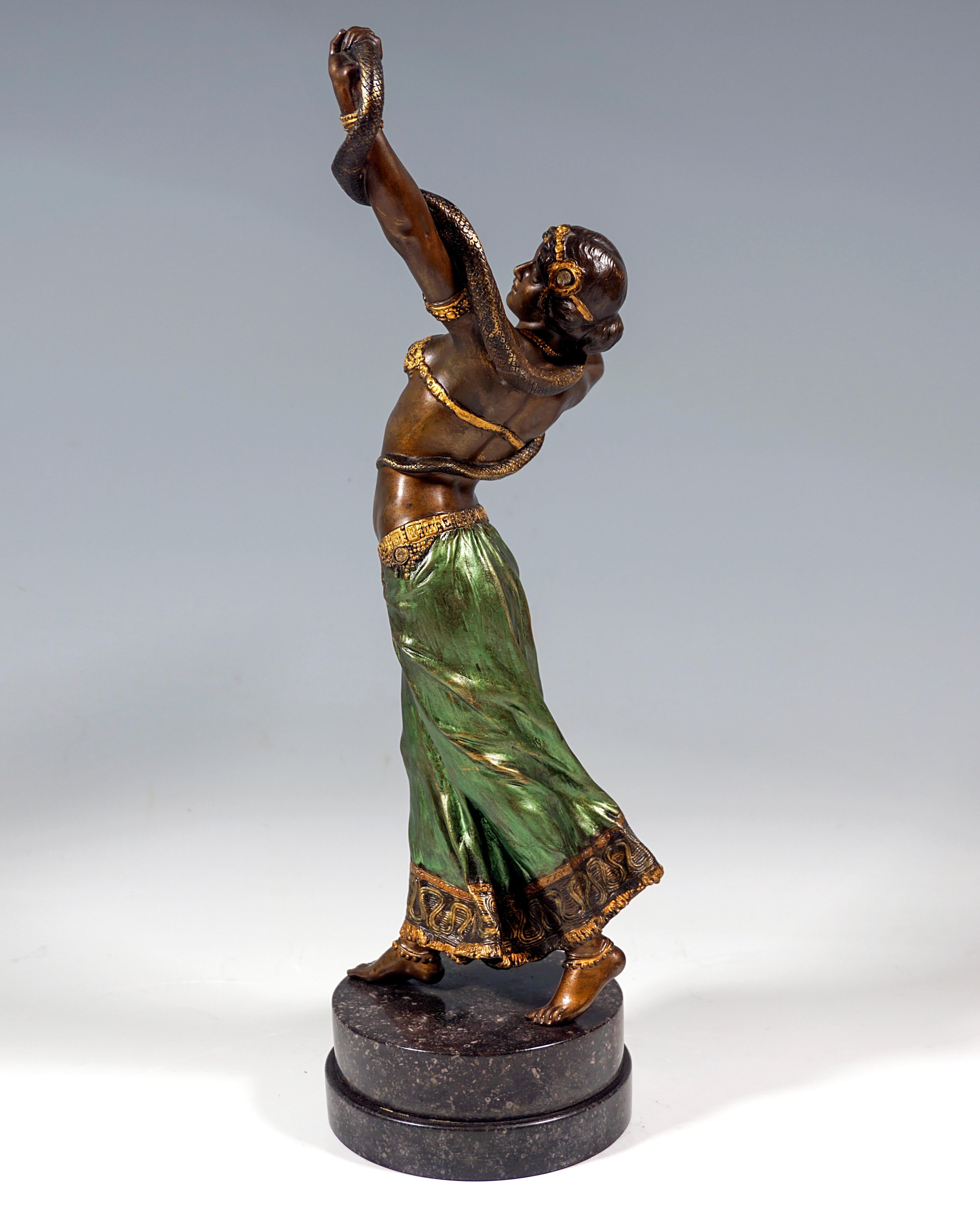 Bronce vienés, Bailarina serpiente sobre base de mármol, por Franz Bergmann, hacia 1910 Art Decó en venta