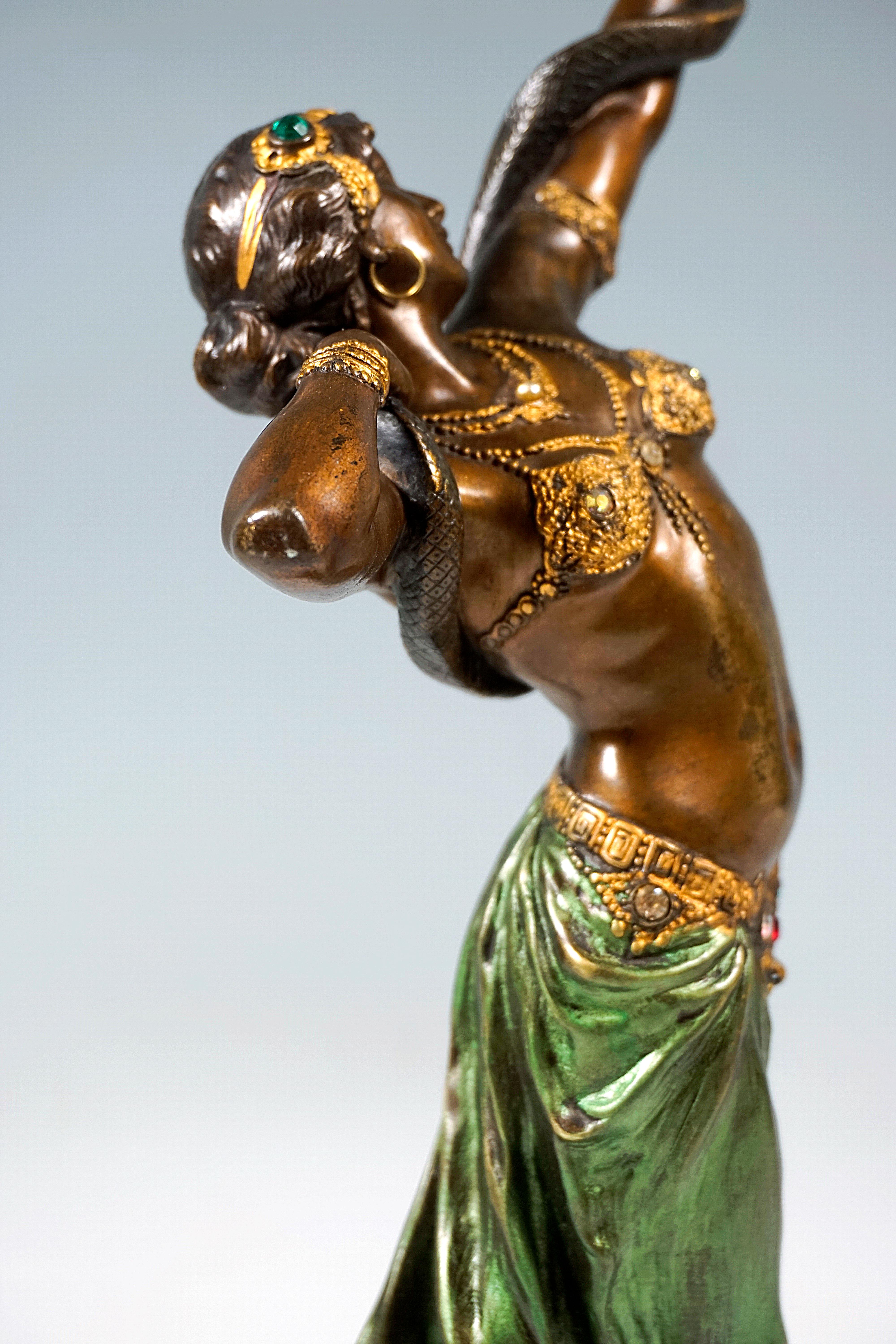 Viennese Bronze, Snake Dancer on Marble Base, by Franz Bergmann, Around 1910 In Good Condition For Sale In Vienna, AT