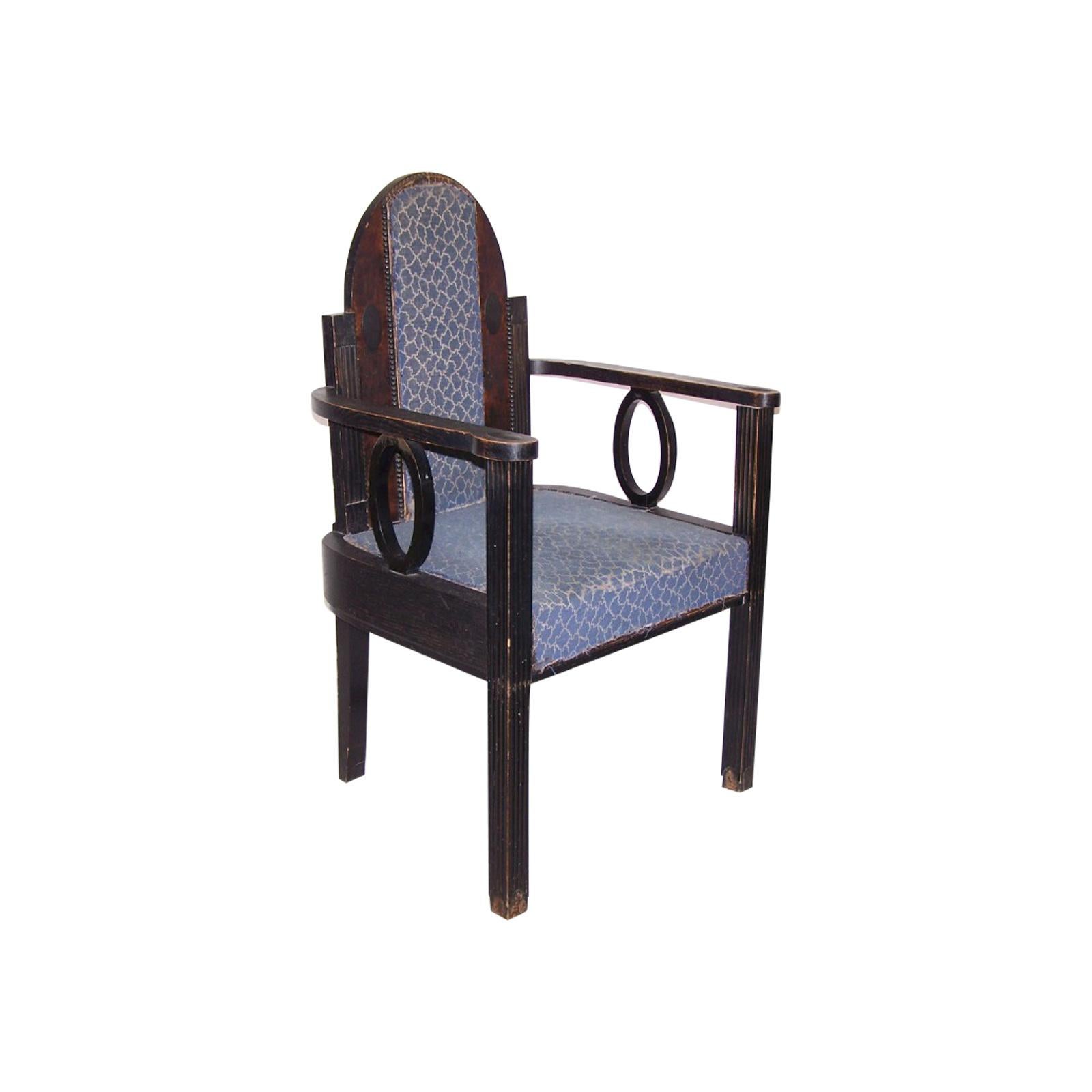 Ein außergewöhnlicher Stuhl im Originalzustand. Wird auf Anfrage wiederhergestellt.
