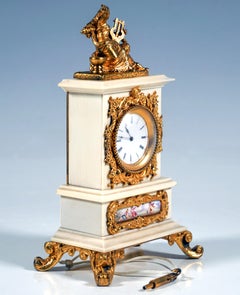Orologio da tavolo in stile viennese con finiture in bronzo dorato a fuoco, CIRCA 1900