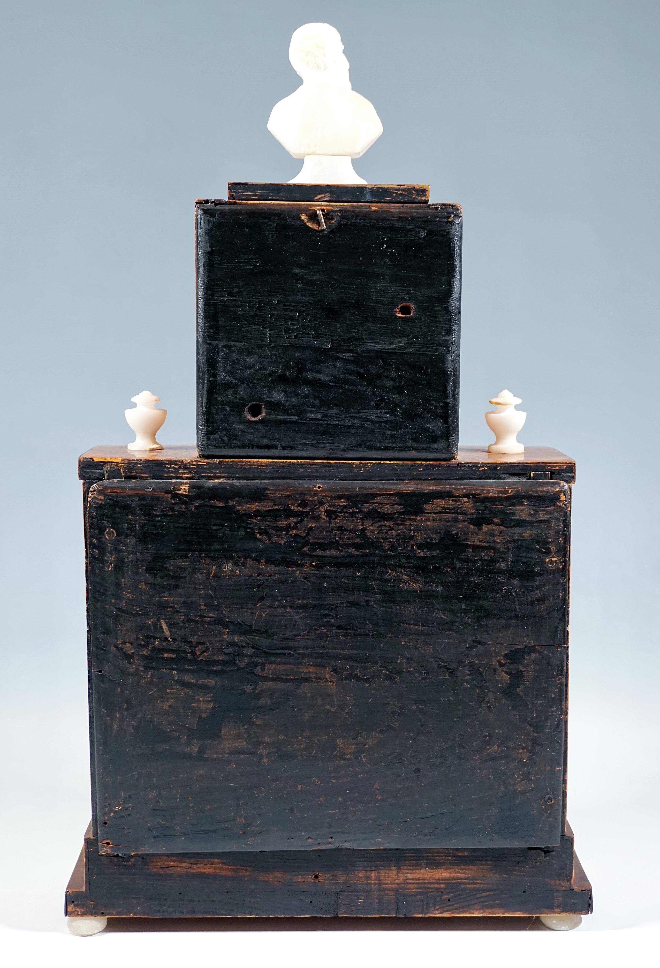 Horloge portail Empire viennoise avec cariatides et garnitures dorées, vers 1810 en vente 3