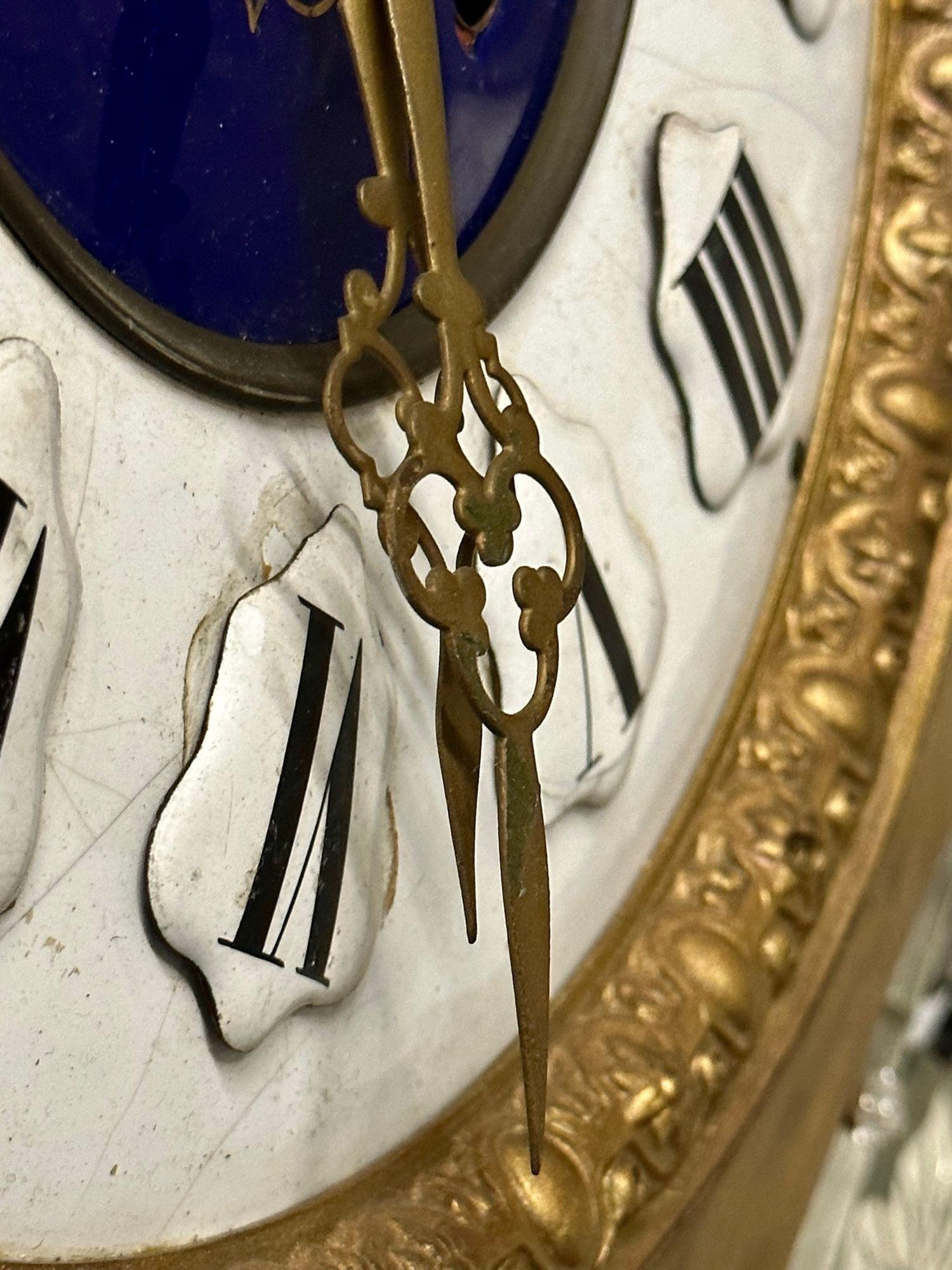 Horloge murale viennoise suspendue en émail et miroir, visage en porcelaine, Art déco, années 1960 en vente 5