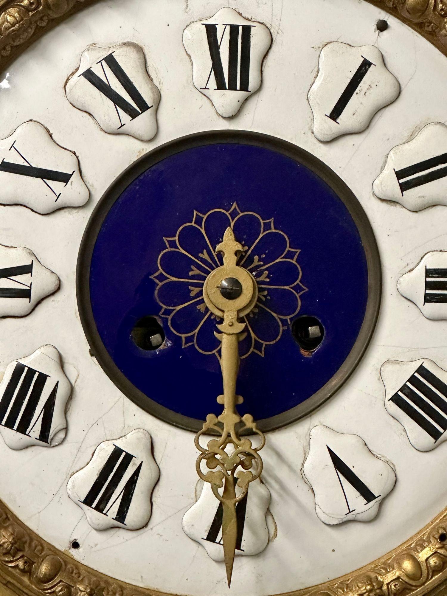 Horloge murale viennoise suspendue en émail et miroir, visage en porcelaine, Art déco, années 1960 en vente 4
