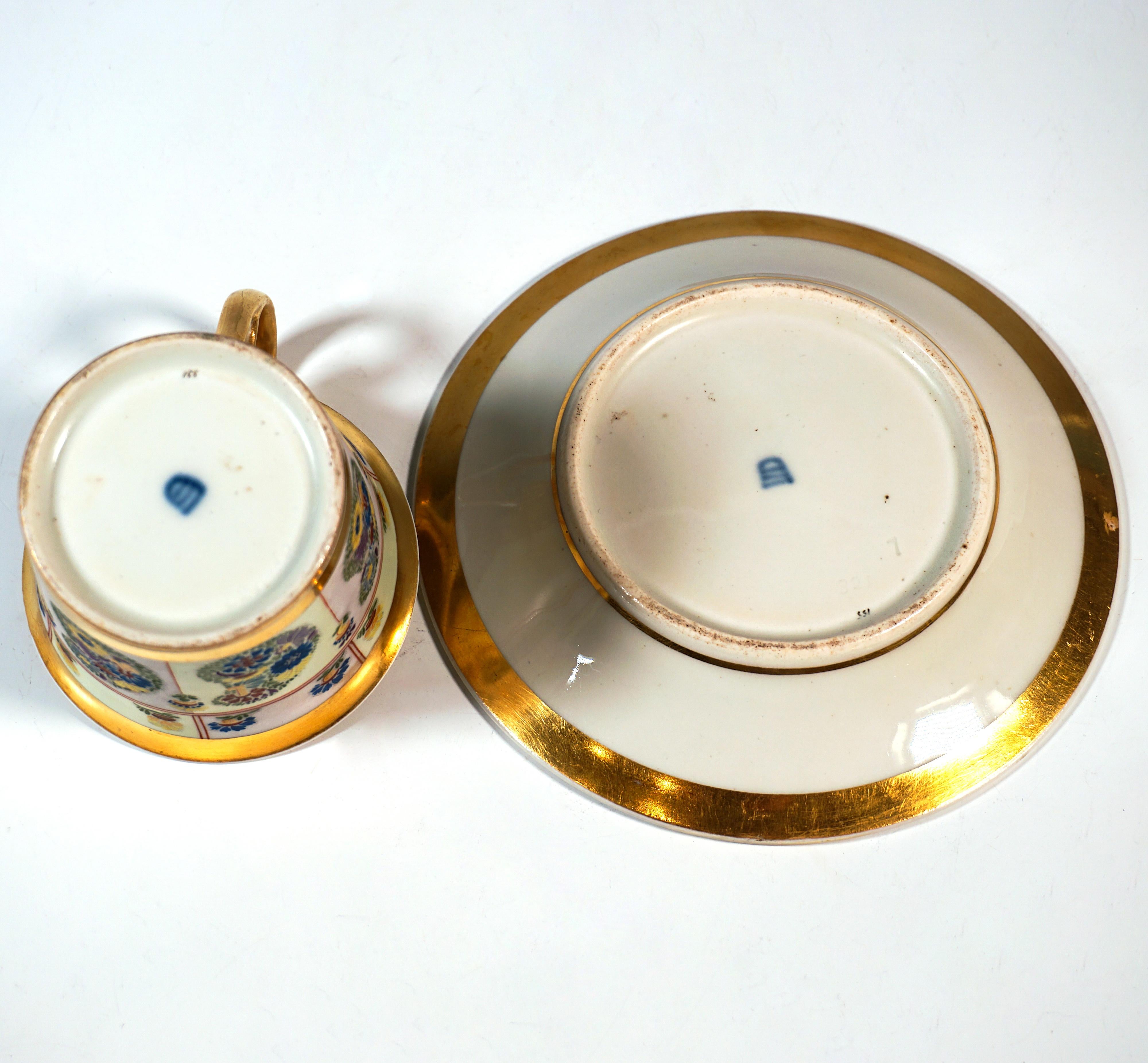 Fatto a mano Tazza da collezione in porcellana imperiale viennese, decorazione floreale stilizzata, 1821 in vendita