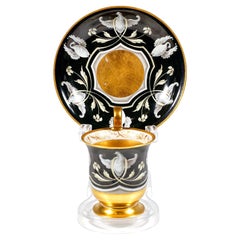 Taza de colección de porcelana imperial vienesa "Cisnes en grisalla", 1813