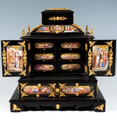 Portagioie viennese con dipinti a smalto e accessori in bronzo e ottone, 1870/1880 ca.