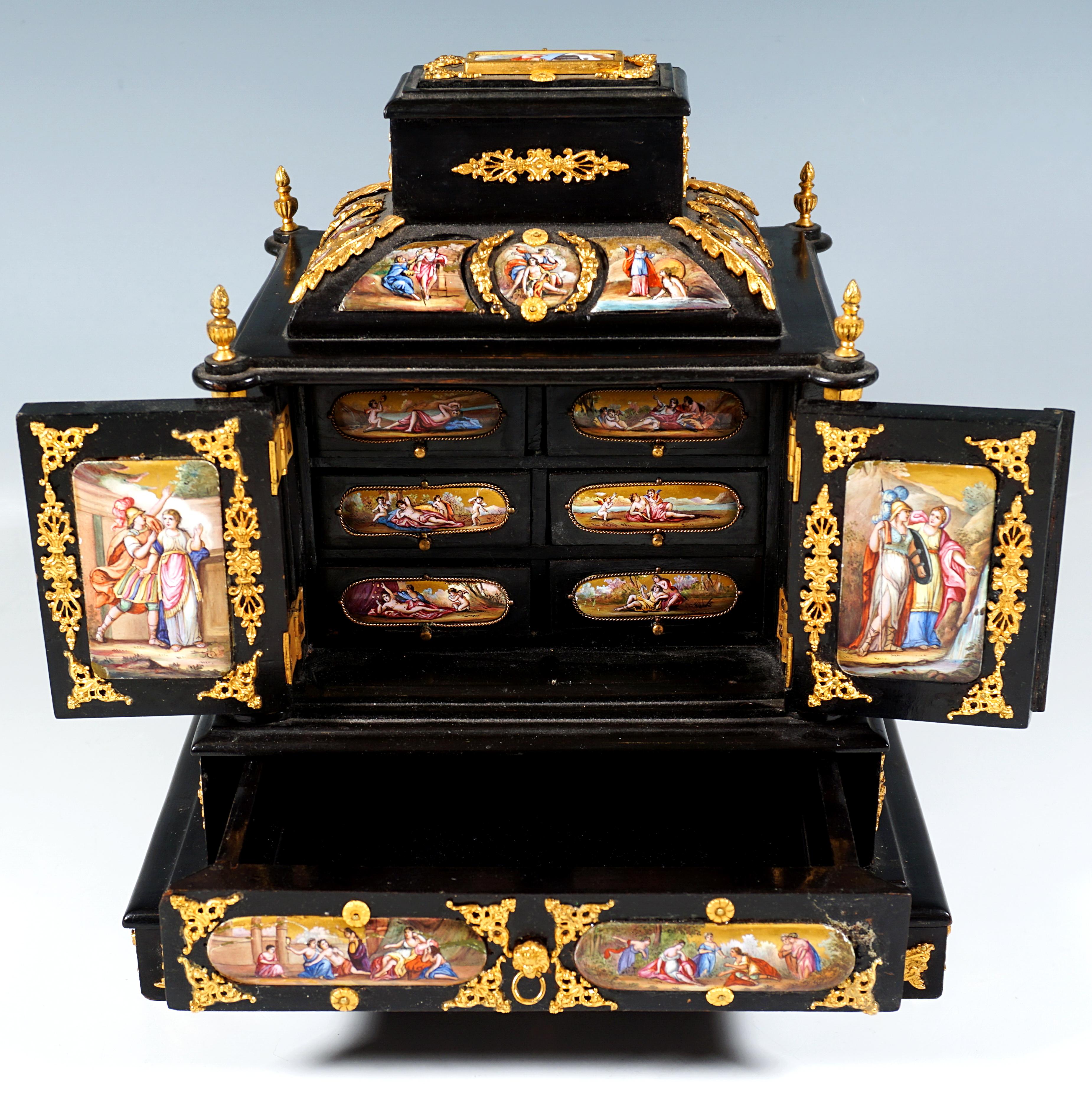 Wiener Jewell mit Emailmalerei, Bronze- und Messingbeschläge, um 1870/1880 (Spätes 19. Jahrhundert) im Angebot