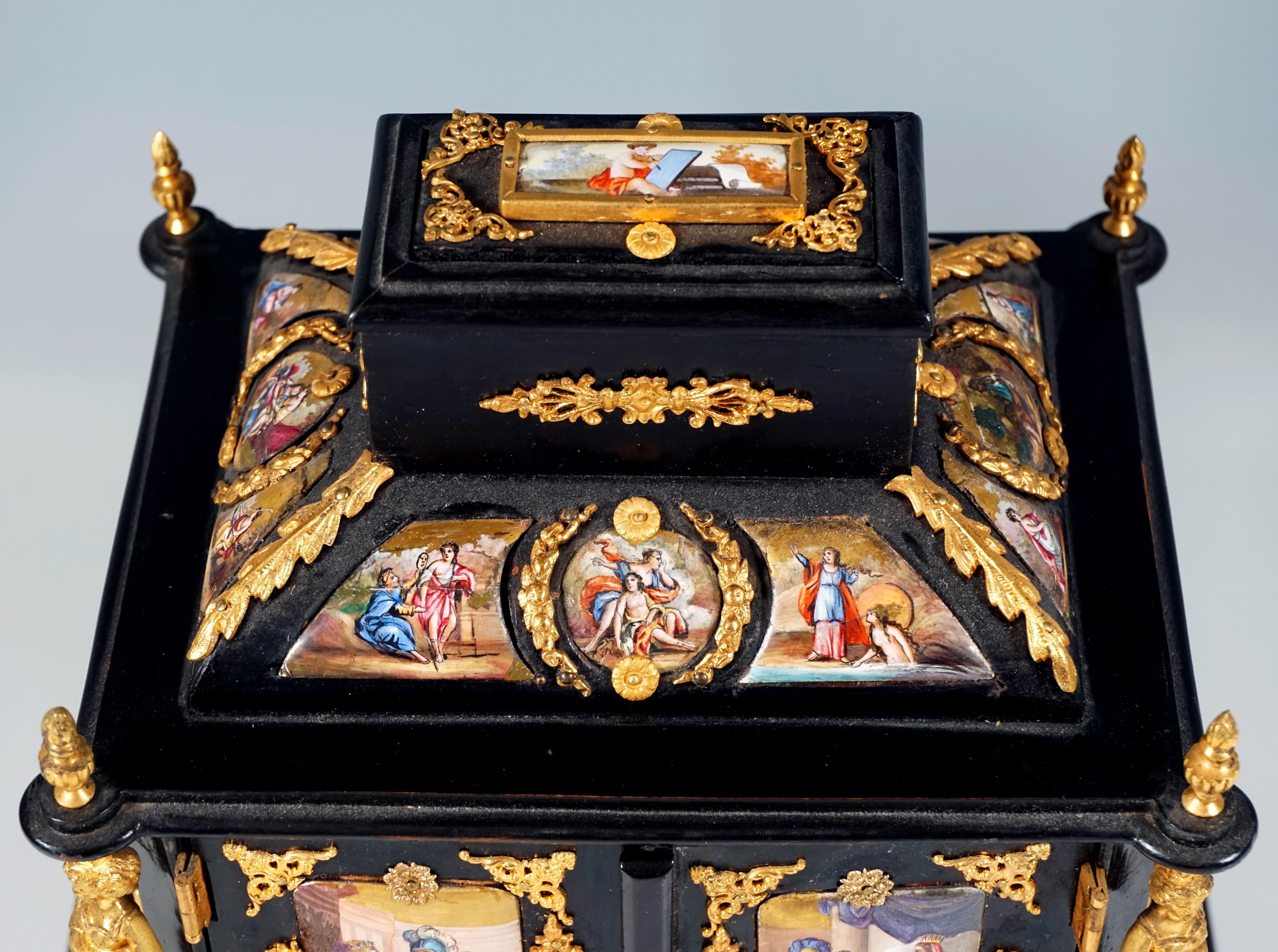 Wiener Jewell mit Emailmalerei, Bronze- und Messingbeschläge, um 1870/1880 im Angebot 1