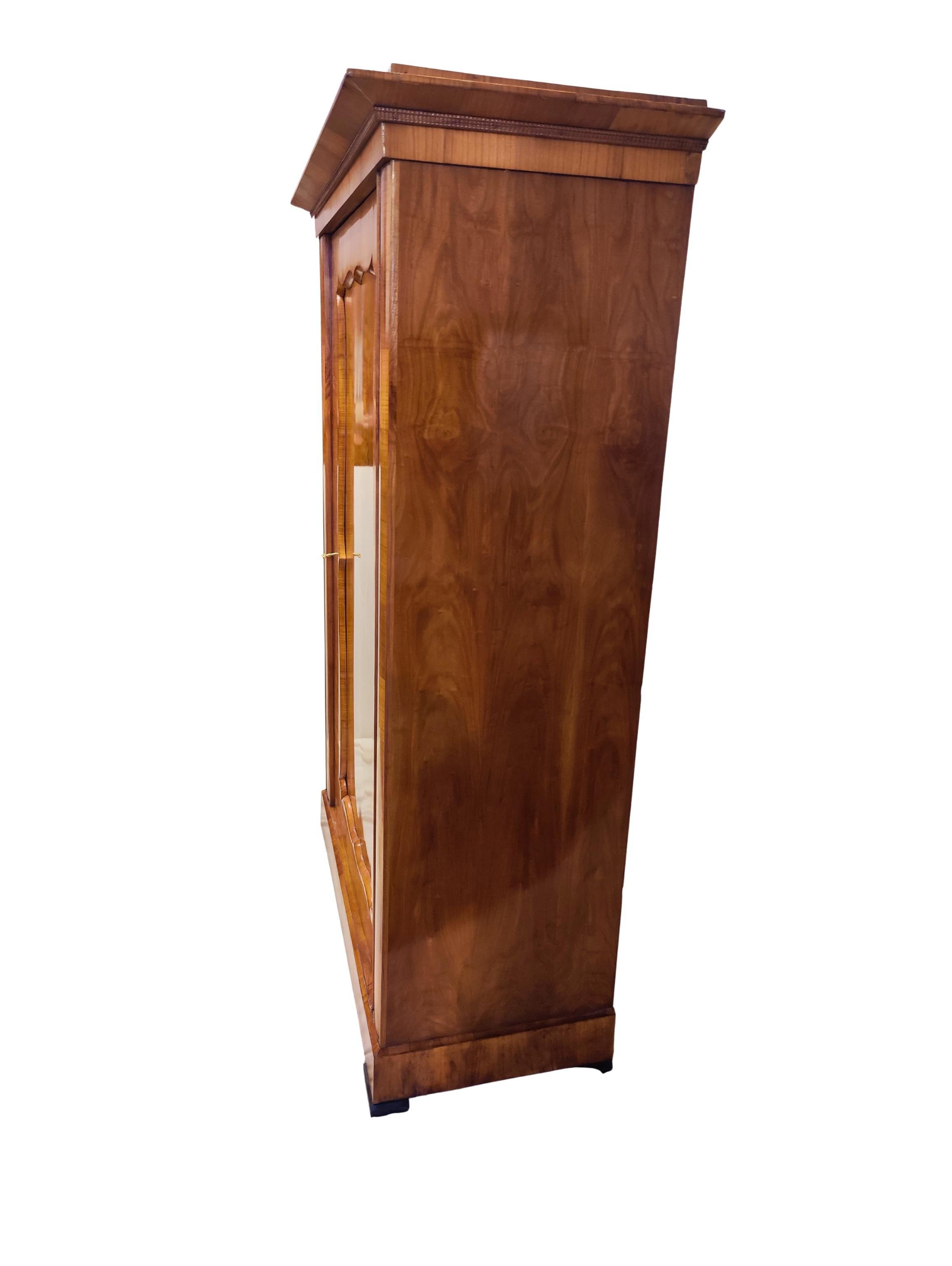 Armario vienés Biedermeier tardío circa 1850 en chapa de cerezo en Bueno estado para la venta en Darmstadt, DE