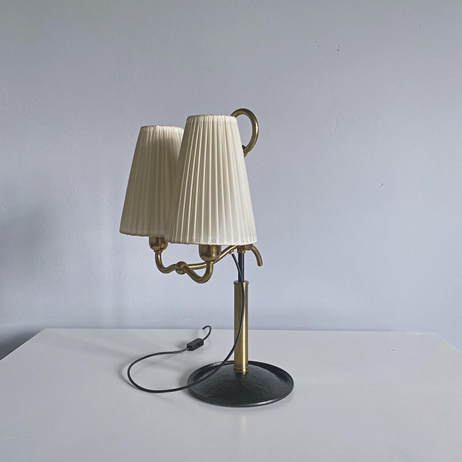 Josef Frank Zweilichtige Messing-Tischlampe, Wiener Modern Age, Österreich (Wiener Secession) im Angebot