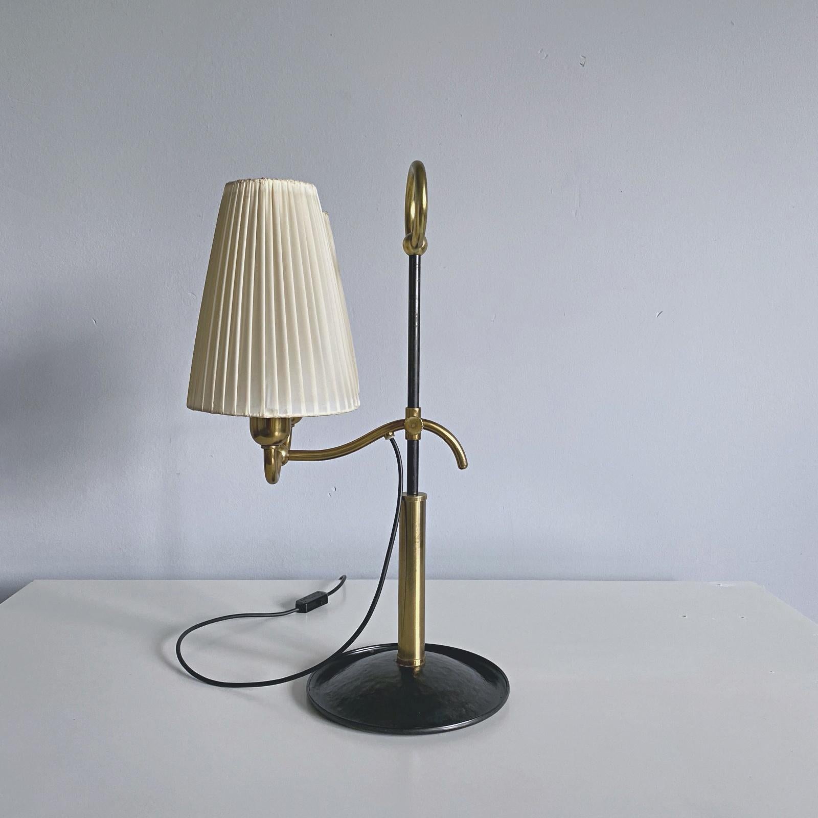 Josef Frank Zweilichtige Messing-Tischlampe, Wiener Modern Age, Österreich (Österreichisch) im Angebot