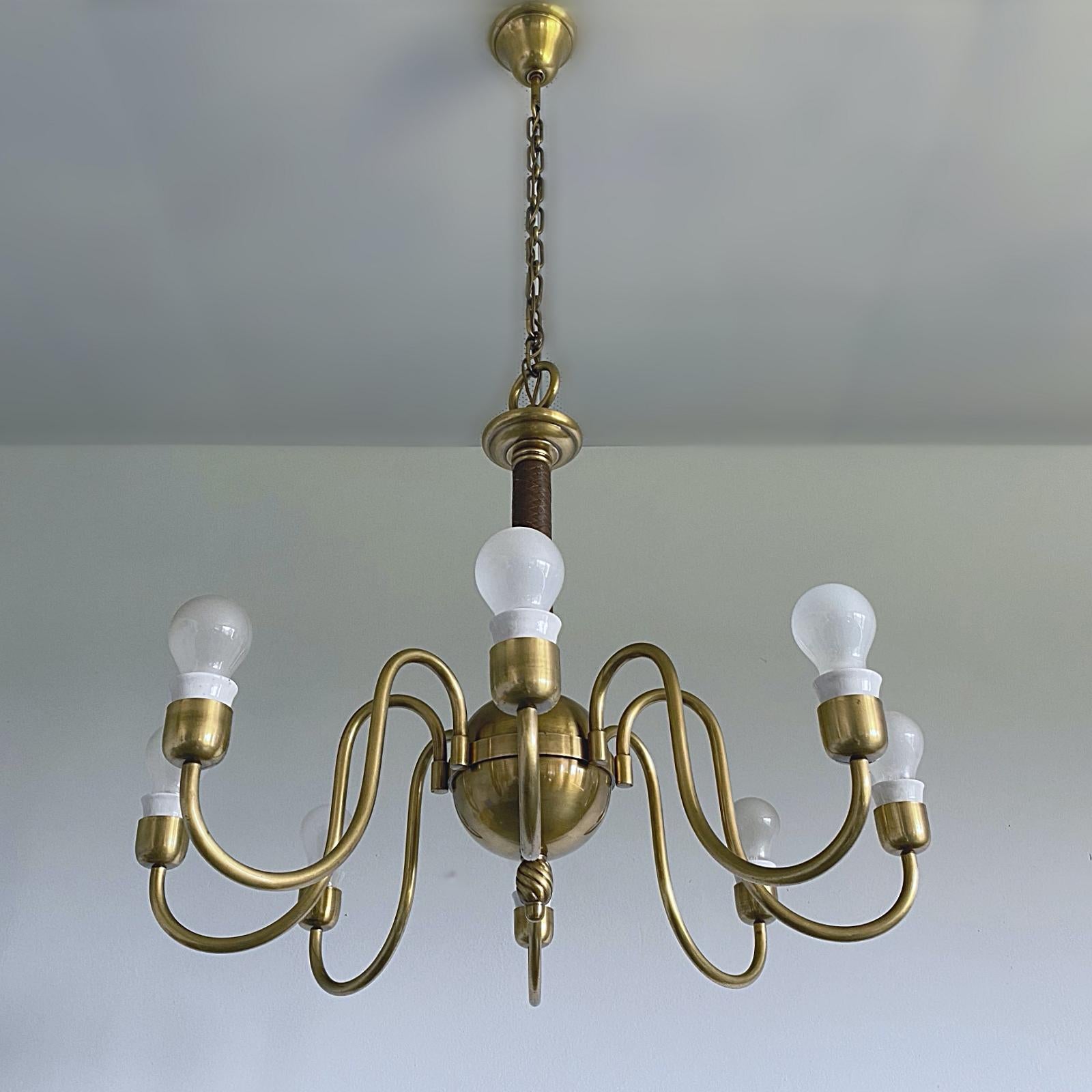Very rare and elegant Viennese Modern Age brass chandelier designed by Professor Hugo Gorge and manufactured by Melzer & Neuhardt in Vienna, Austria. Prof. Hugo Gorge was one of the founders of Viennese Modern, together with Adolf Loos, Josef Frank,