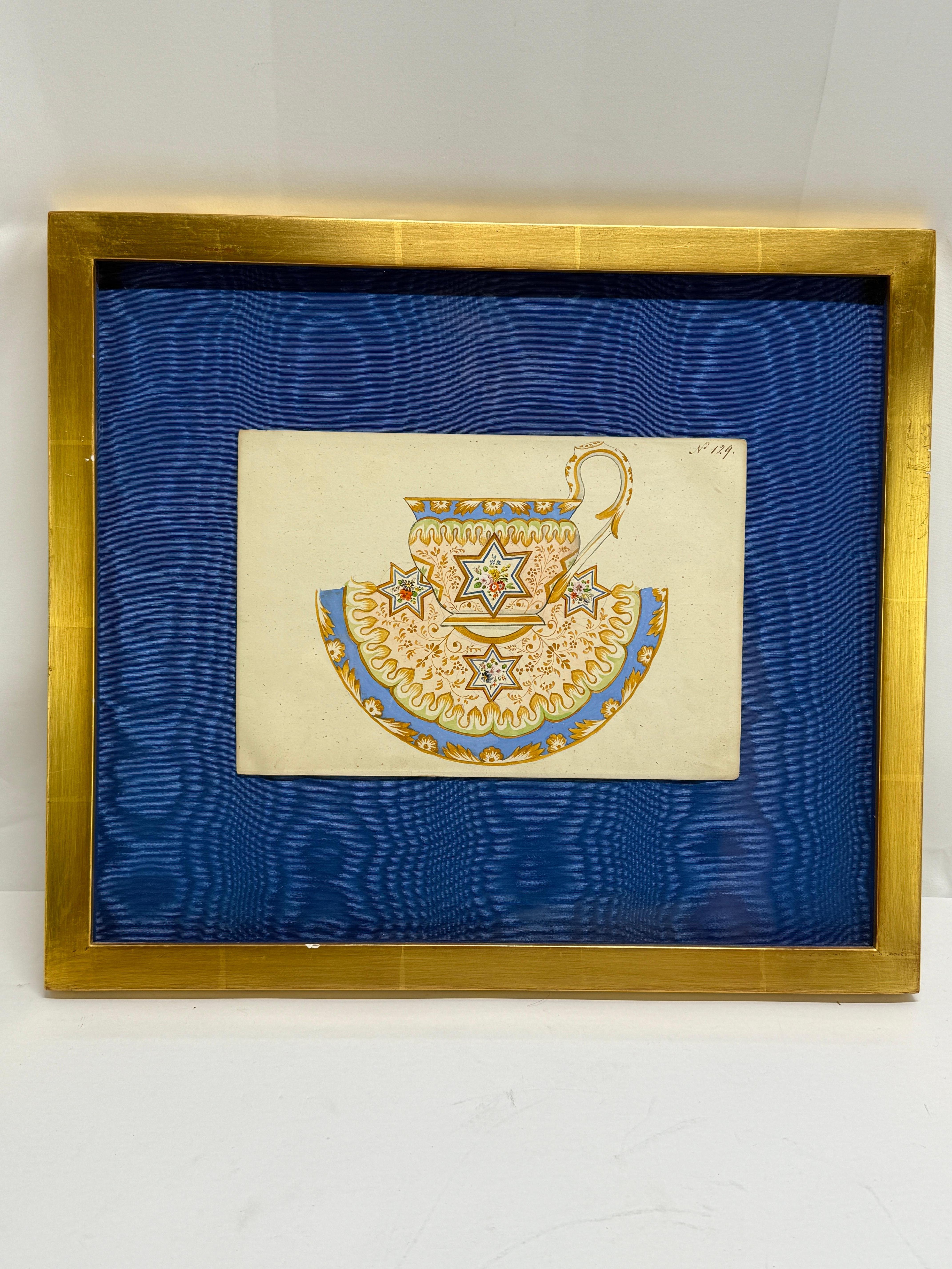 Dibujo original en acuarela y gouache para un diseño de taza y platillo de porcelana, atribuido a la Alt-Wiener Porzellan Fabrik, Viena, hacia 1840-1850. Este elaborado esquema geométrico, centrado en una estrella de seis puntas entrelazada que