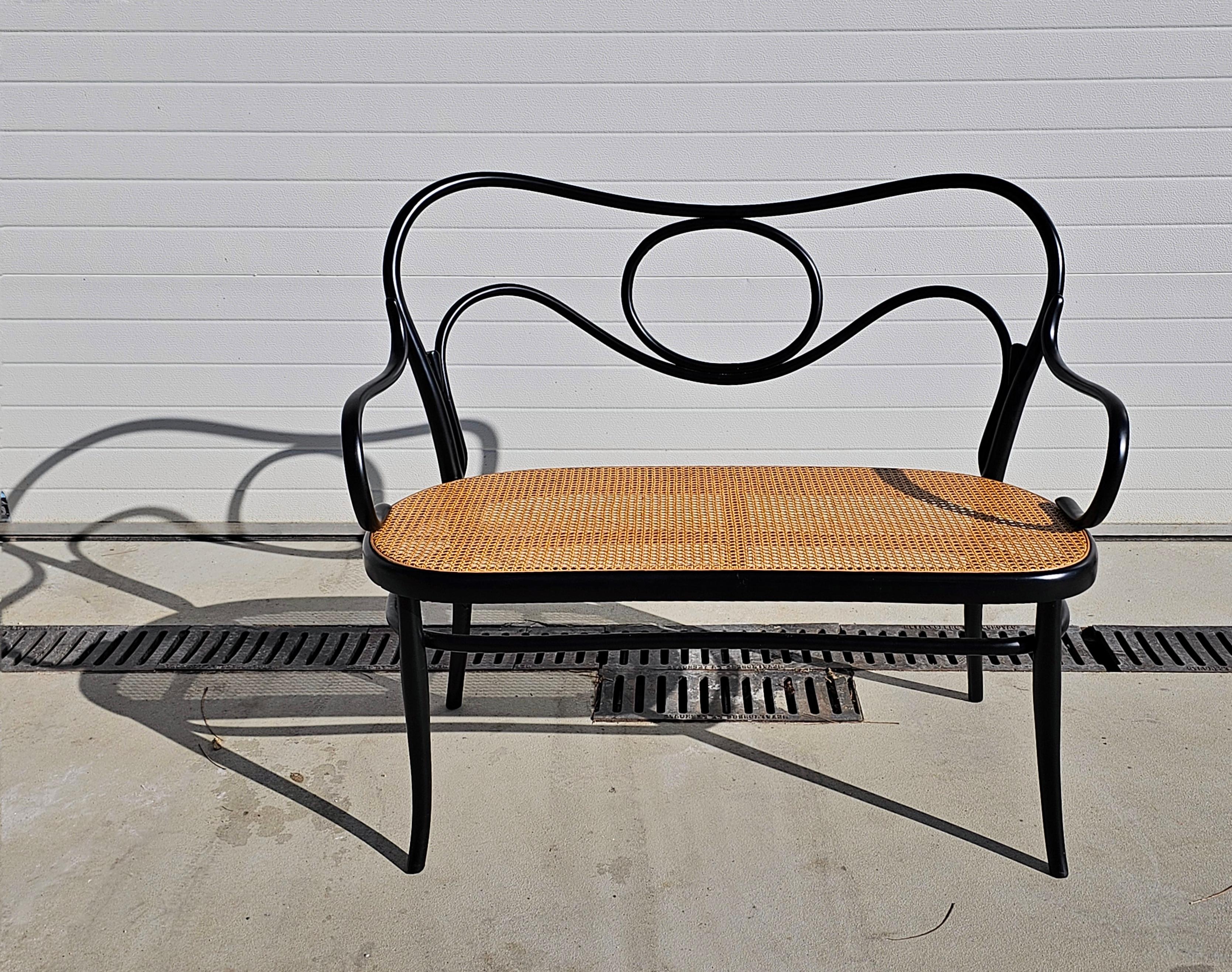 Late 19th Century Viennese Secession Bentwood Settee with Cane Seat by Thonet, Austria 1890s