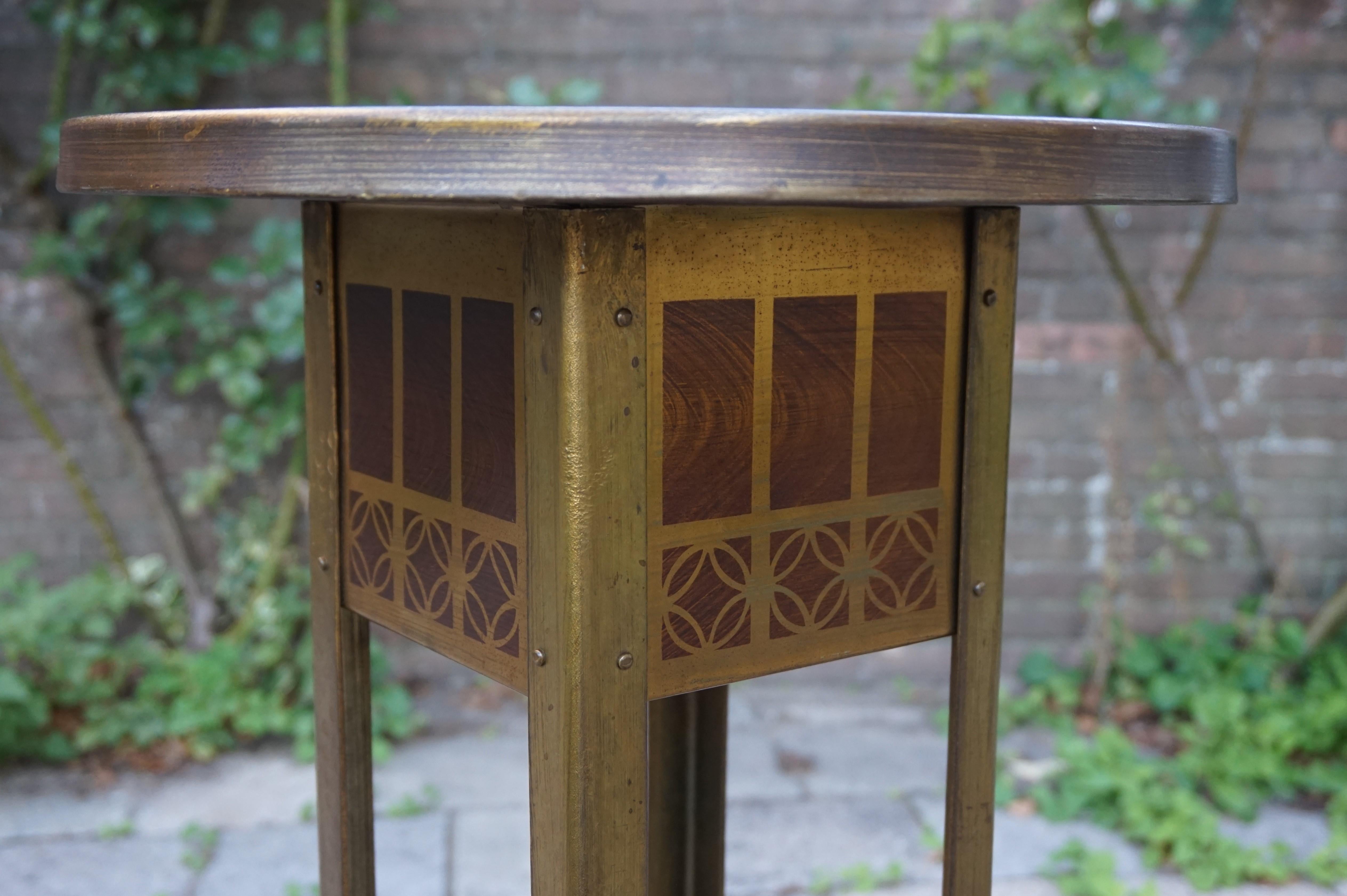 Viennese Secession Brass Plant or Display Stand w. Mahogany Color Template Motif In Good Condition In Lisse, NL