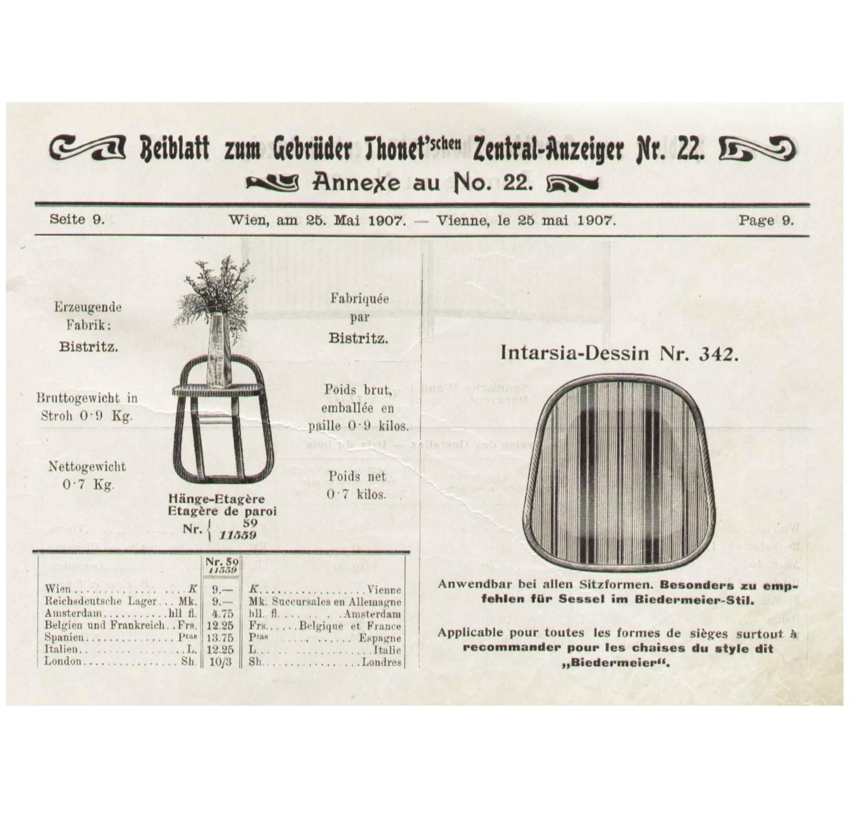 Fabriqué en Autriche par la société Gebrüder Thonet. Dans le programme de production a été inclus dans l'année 1907. Nouvellement restauré.
 