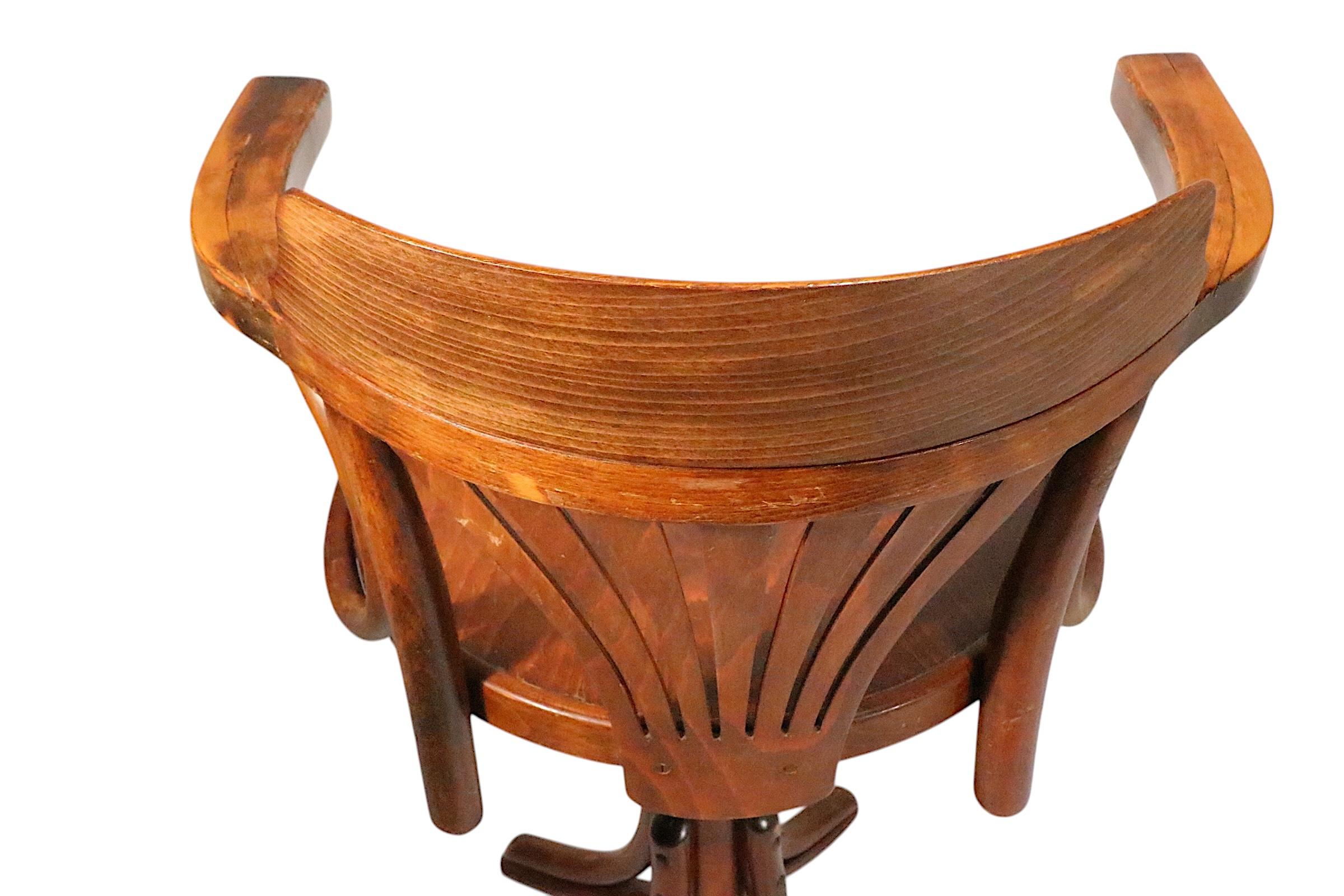 Bugholz-Drehstuhl im Stil des Wiener Secessionismus, Thonet, Purser Schreibtischstuhl im Angebot 8