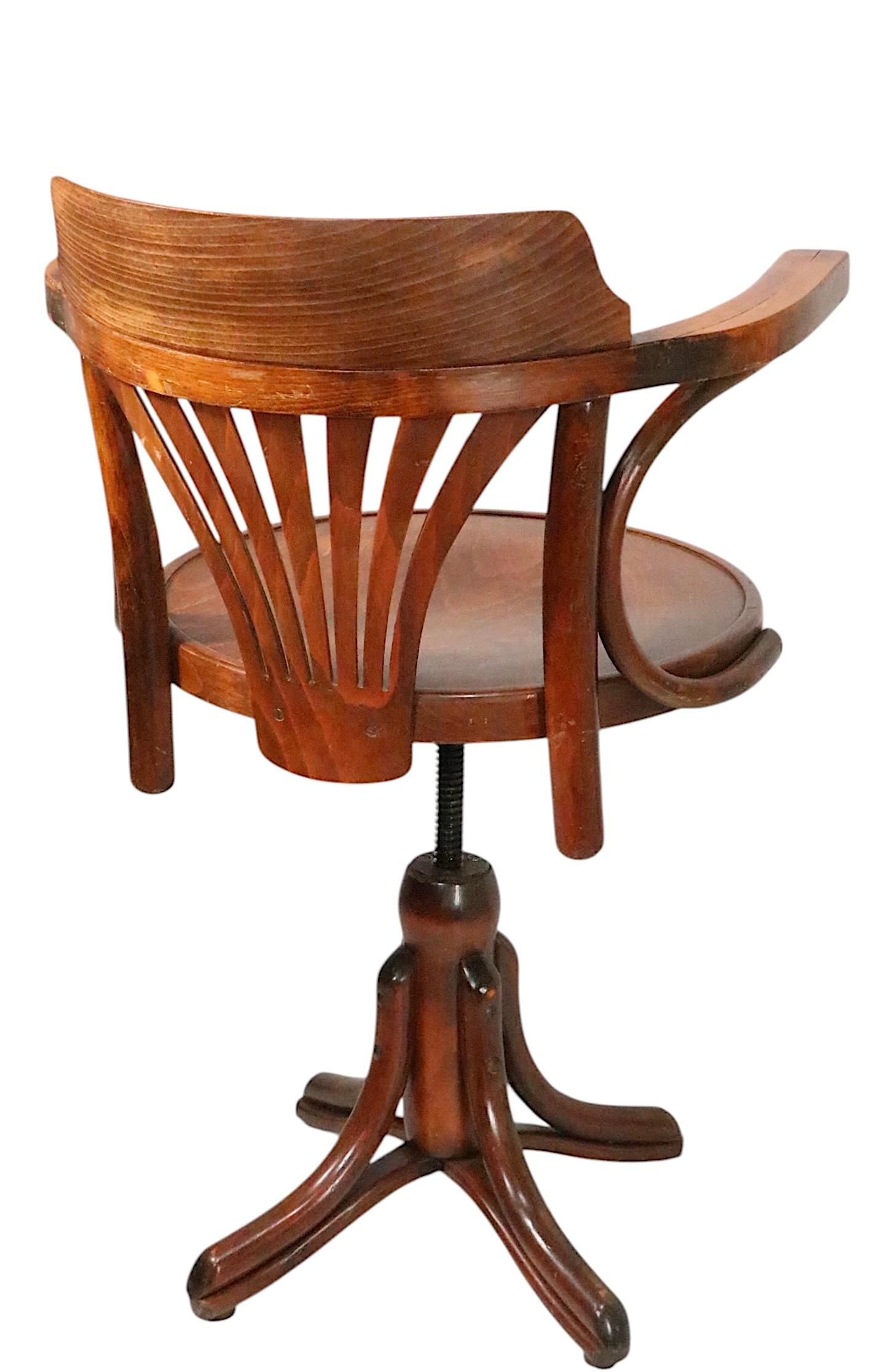 Bugholz-Drehstuhl im Stil des Wiener Secessionismus, Thonet, Purser Schreibtischstuhl im Angebot 9