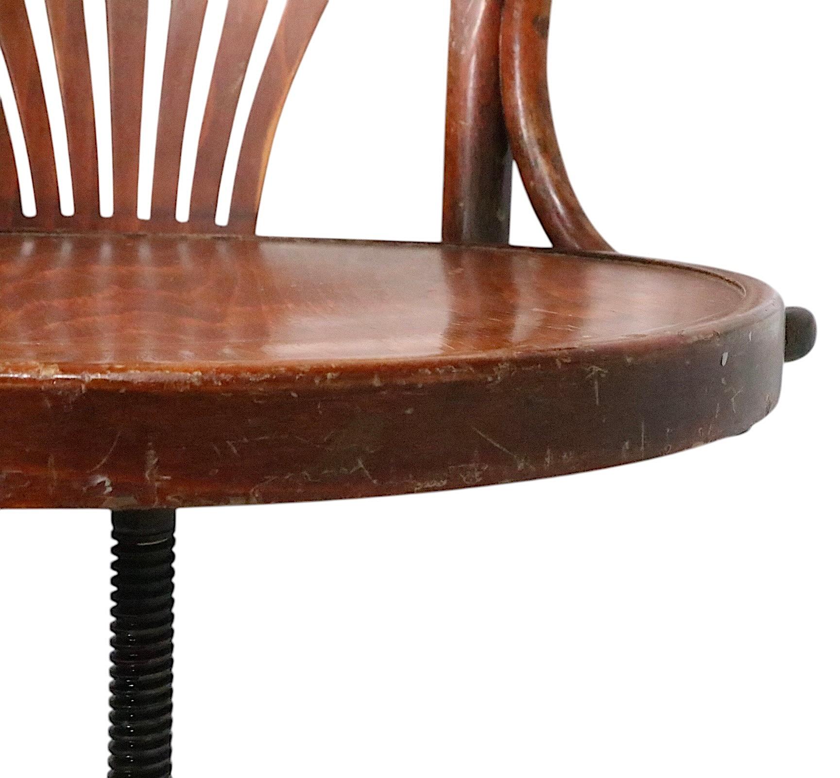 Bugholz-Drehstuhl im Stil des Wiener Secessionismus, Thonet, Purser Schreibtischstuhl im Angebot 12