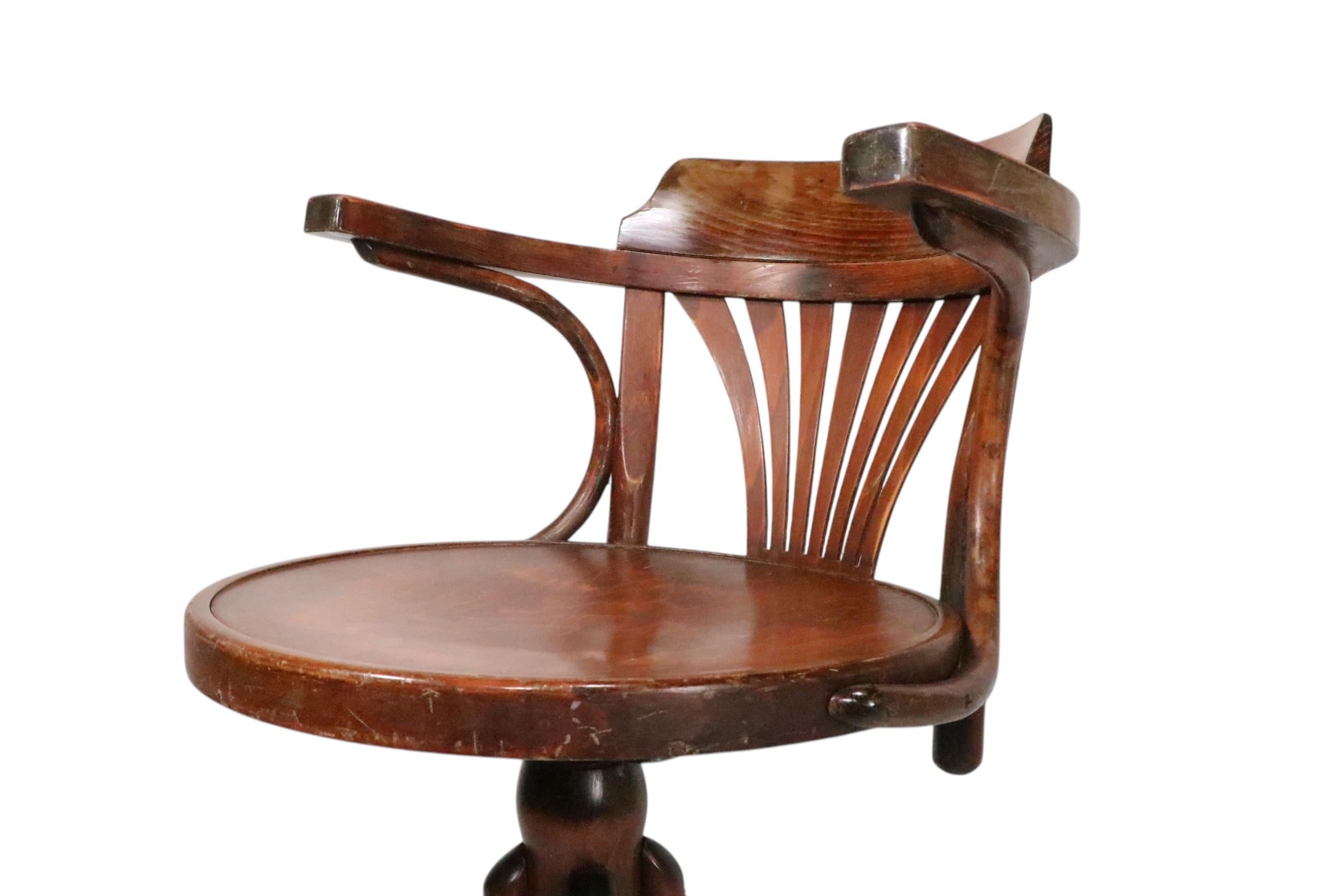 Bugholz-Drehstuhl im Stil des Wiener Secessionismus, Thonet, Purser Schreibtischstuhl im Angebot 14