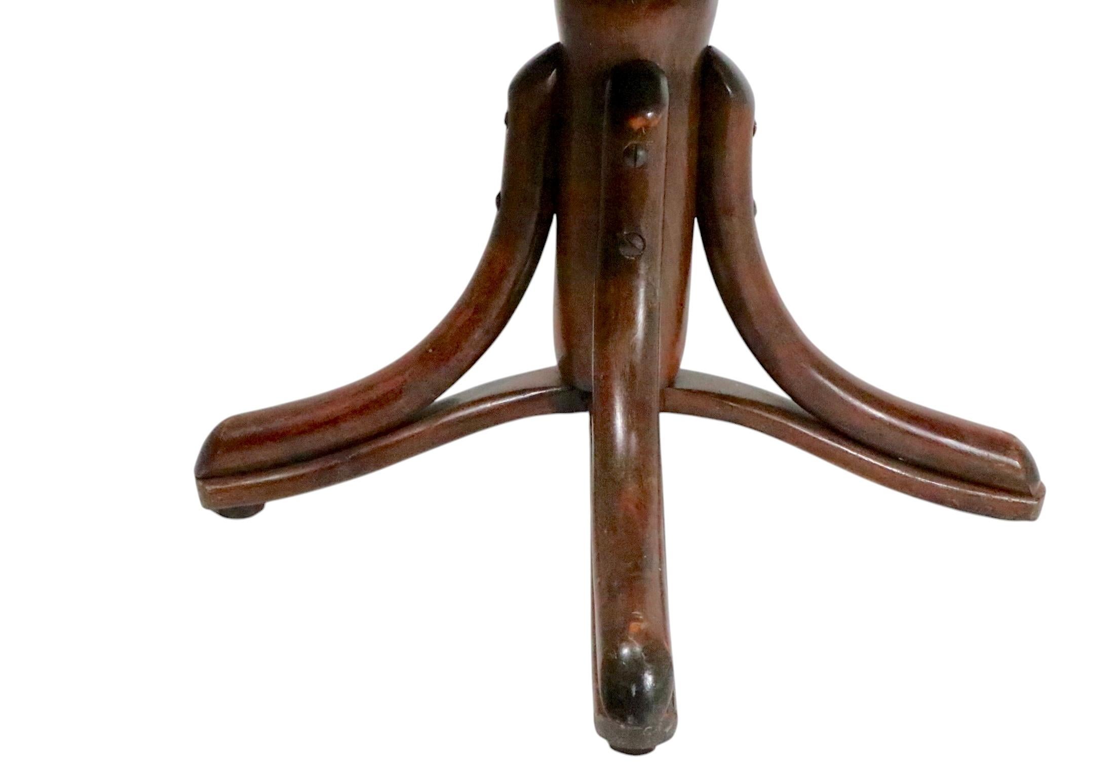 Bugholz-Drehstuhl im Stil des Wiener Secessionismus, Thonet, Purser Schreibtischstuhl (Österreichisch) im Angebot