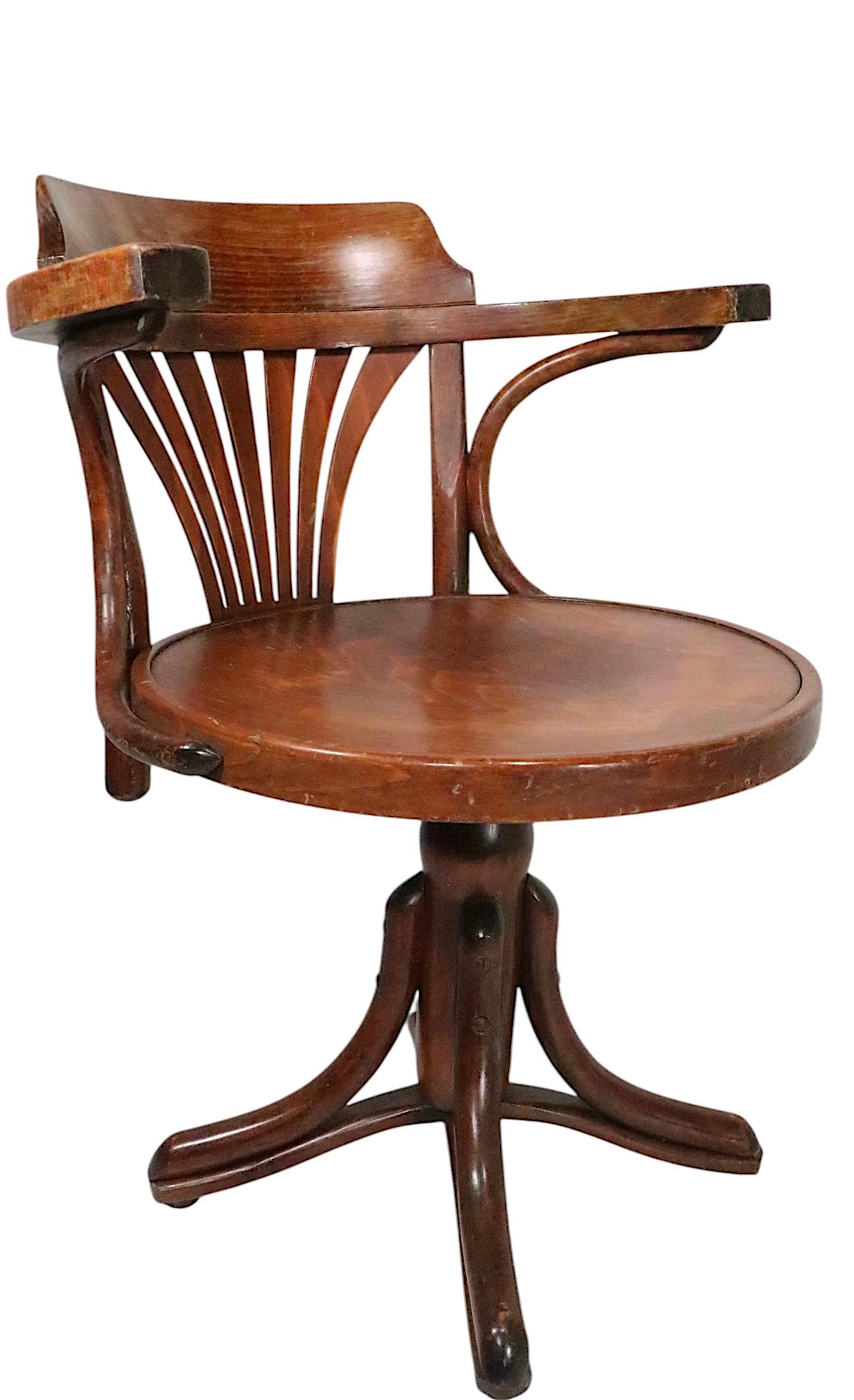 Bugholz-Drehstuhl im Stil des Wiener Secessionismus, Thonet, Purser Schreibtischstuhl (20. Jahrhundert) im Angebot