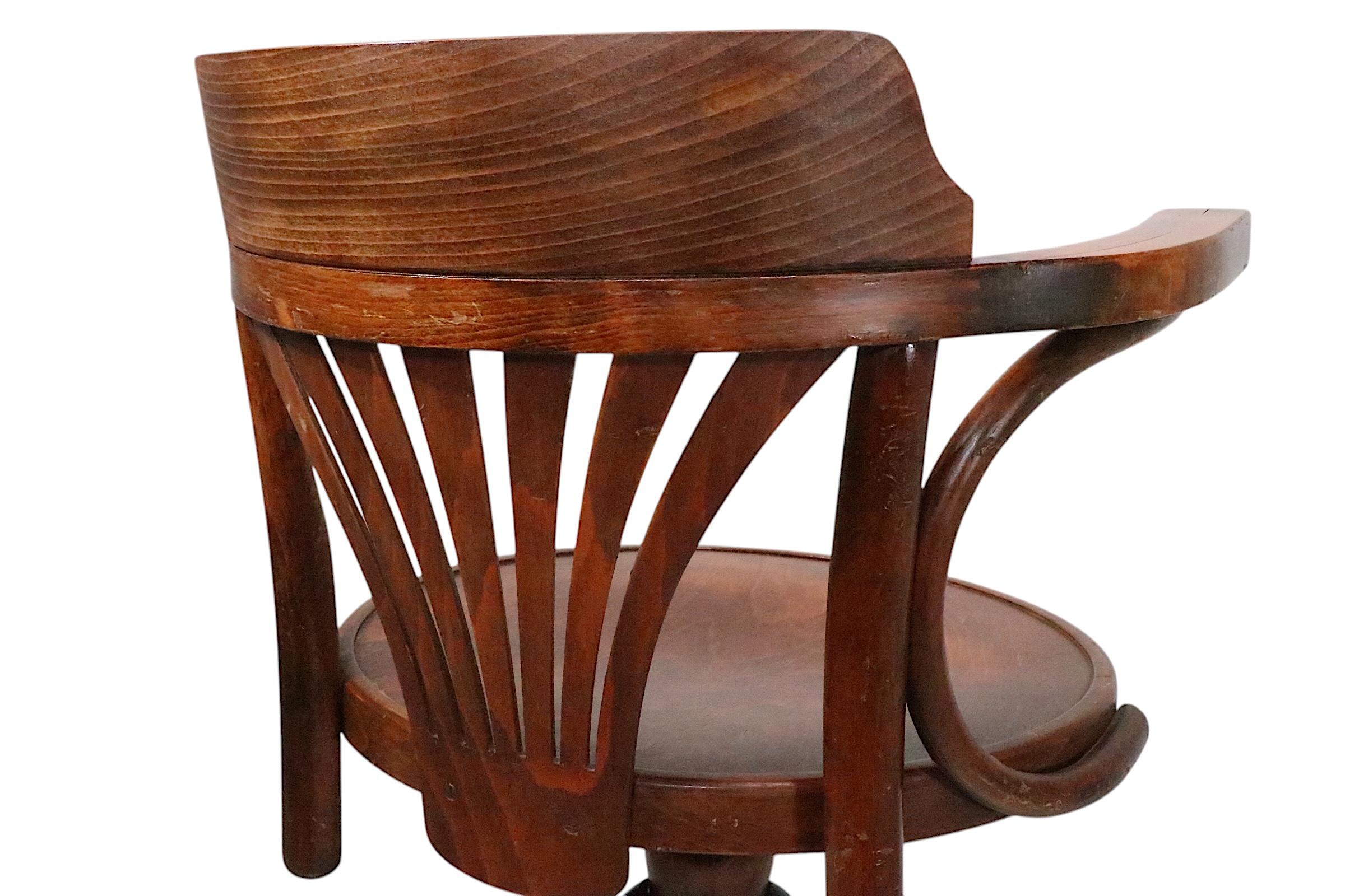 Bugholz-Drehstuhl im Stil des Wiener Secessionismus, Thonet, Purser Schreibtischstuhl (Buchenholz) im Angebot
