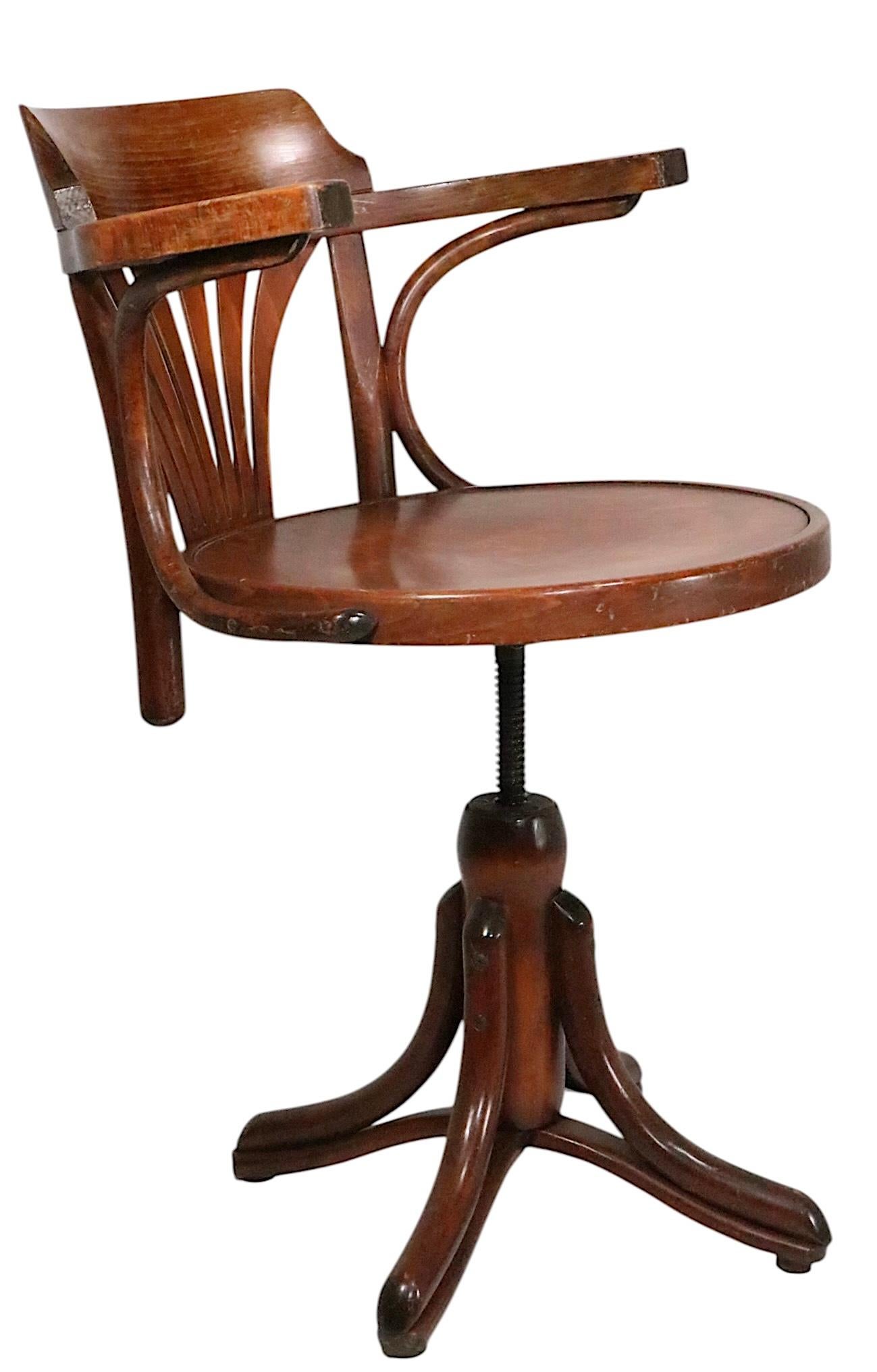 Bugholz-Drehstuhl im Stil des Wiener Secessionismus, Thonet, Purser Schreibtischstuhl im Angebot 1