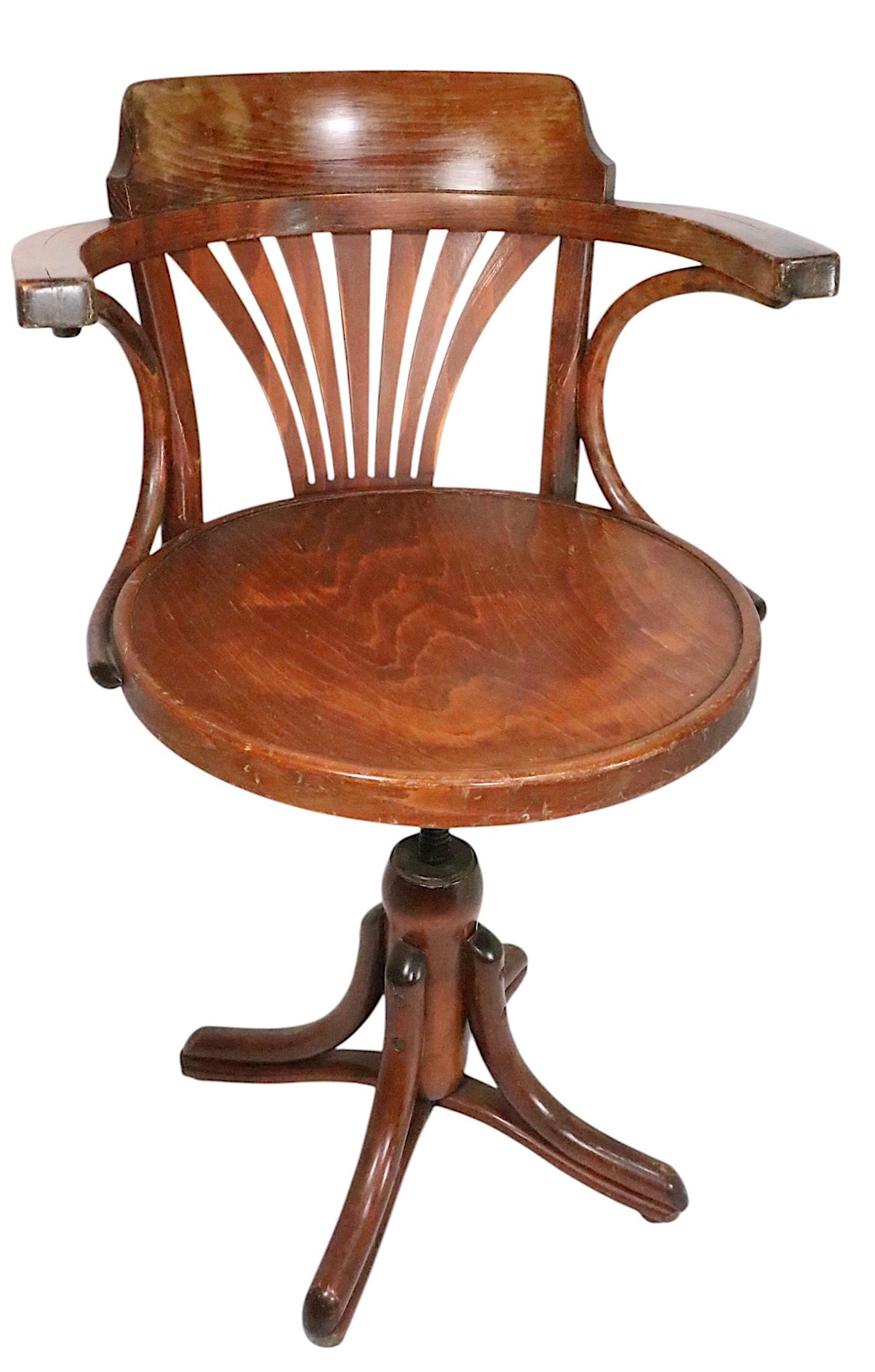 Bugholz-Drehstuhl im Stil des Wiener Secessionismus, Thonet, Purser Schreibtischstuhl im Angebot 2
