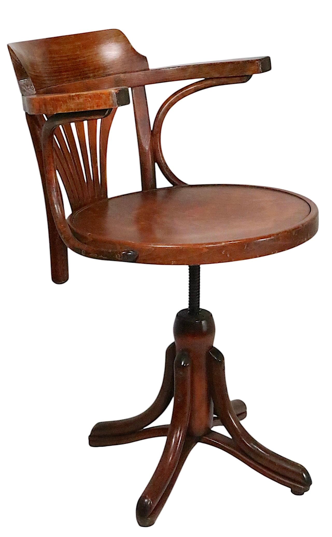 Bugholz-Drehstuhl im Stil des Wiener Secessionismus, Thonet, Purser Schreibtischstuhl im Angebot 3