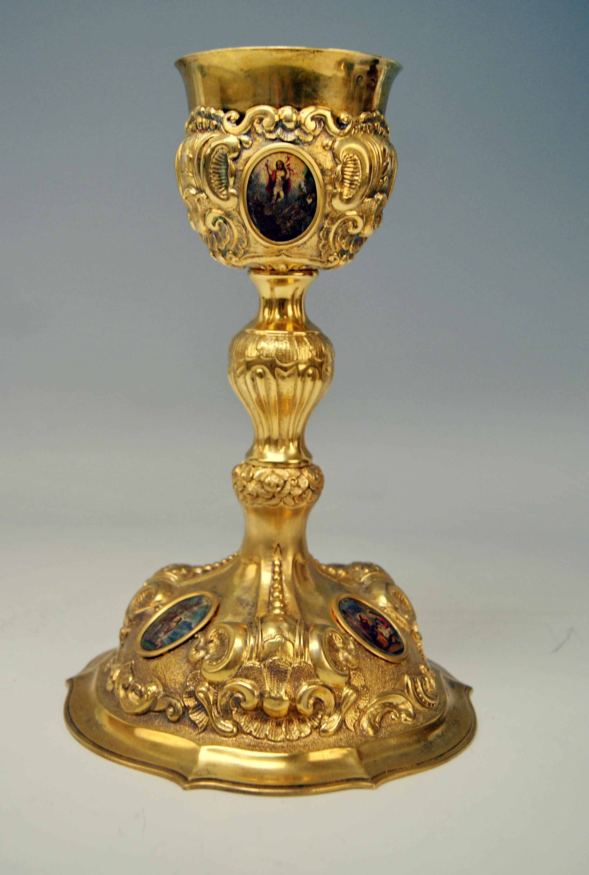 Viennese silver chalice gilded in original casket, 1864

Stunningly elaborated chalice in neo-Baroque, Augsburg type shape, made of gilded silver (chasing work). There is inserted a flat drinking vessel with widened edge into the stunningly