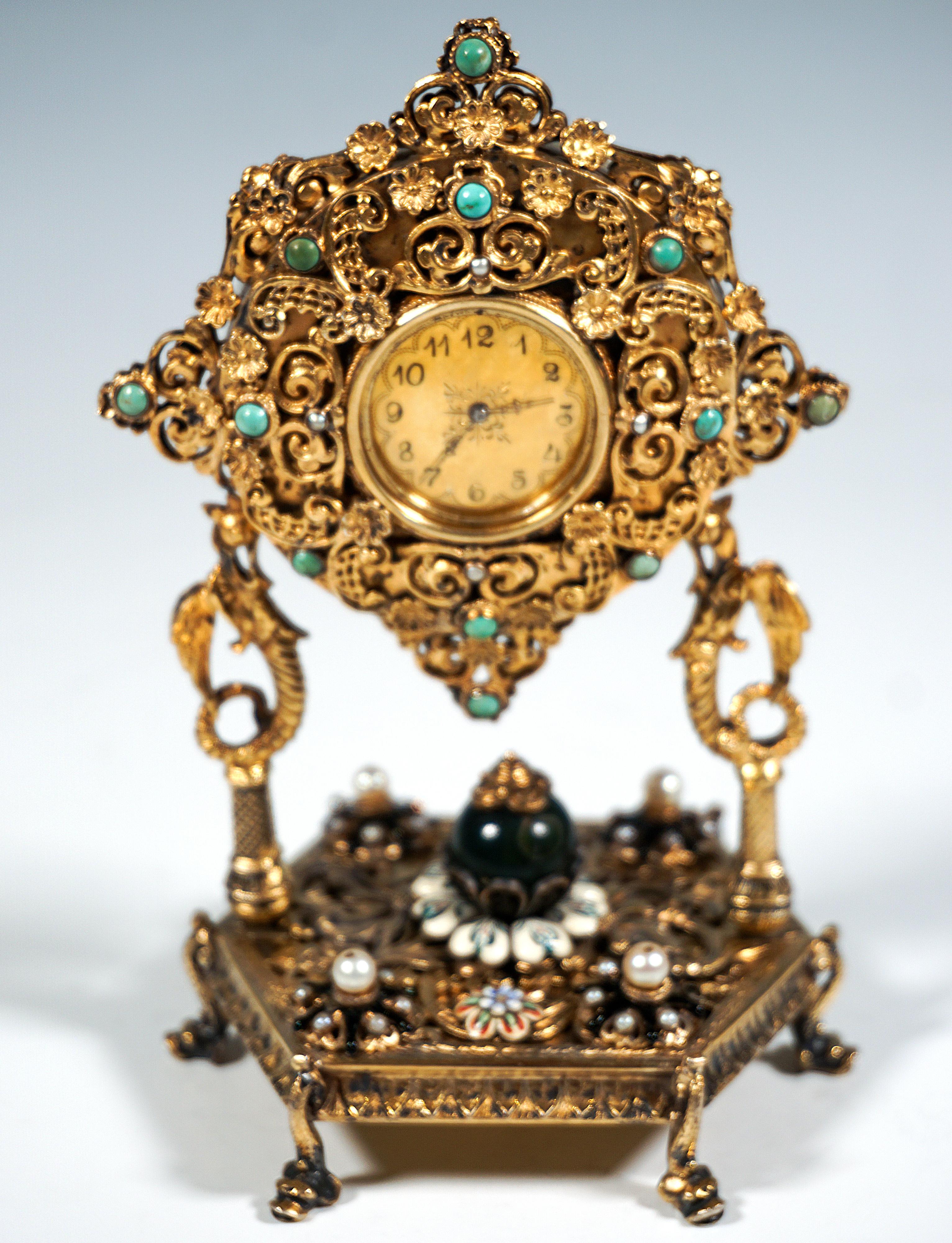 Reloj de Esplendor del Historicismo Vienés de Plata Dorada con Turquesas y Perlas, c1880 Hecho a mano en venta
